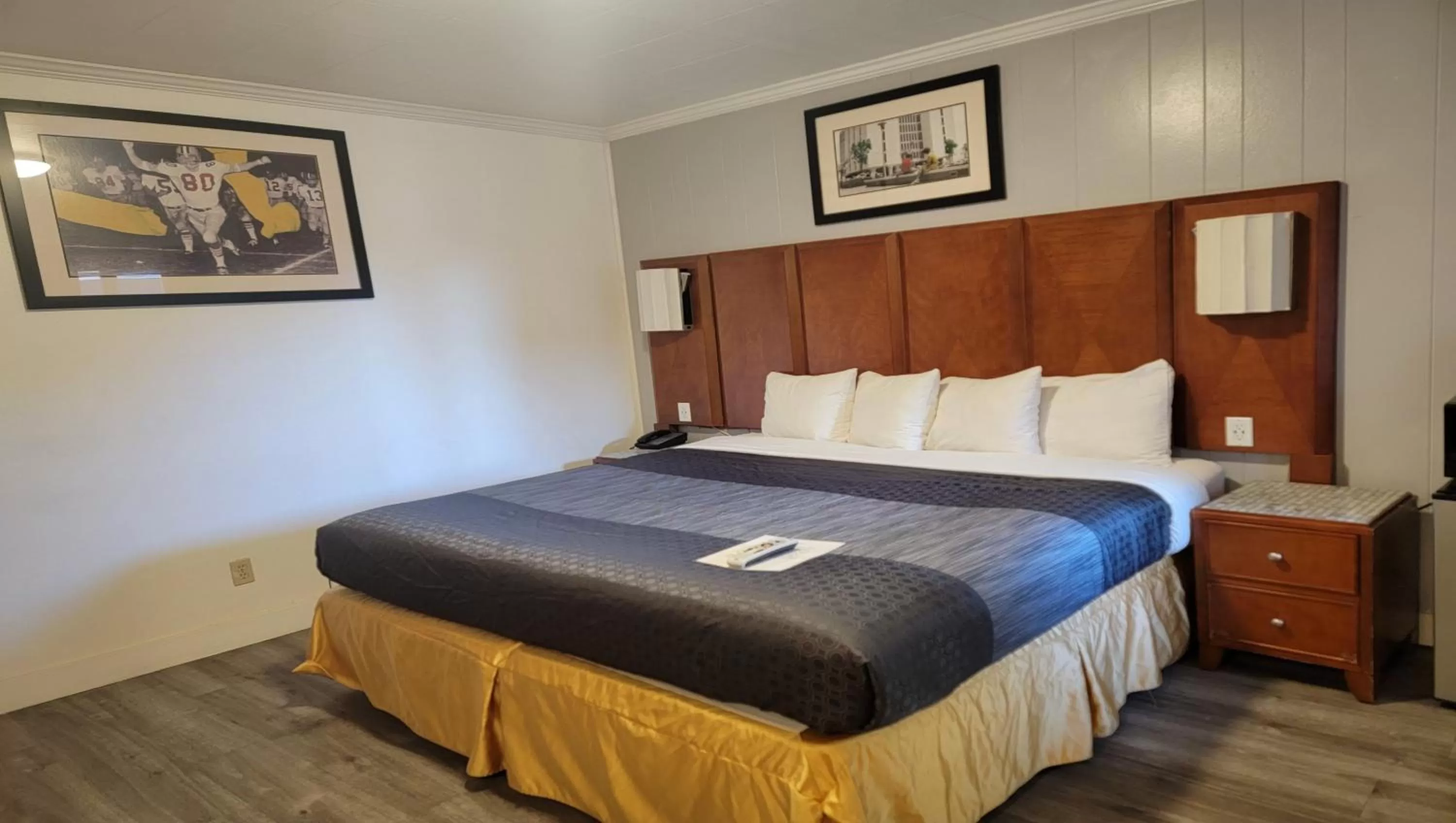 Photo of the whole room, Bed in Mountain Star Inn