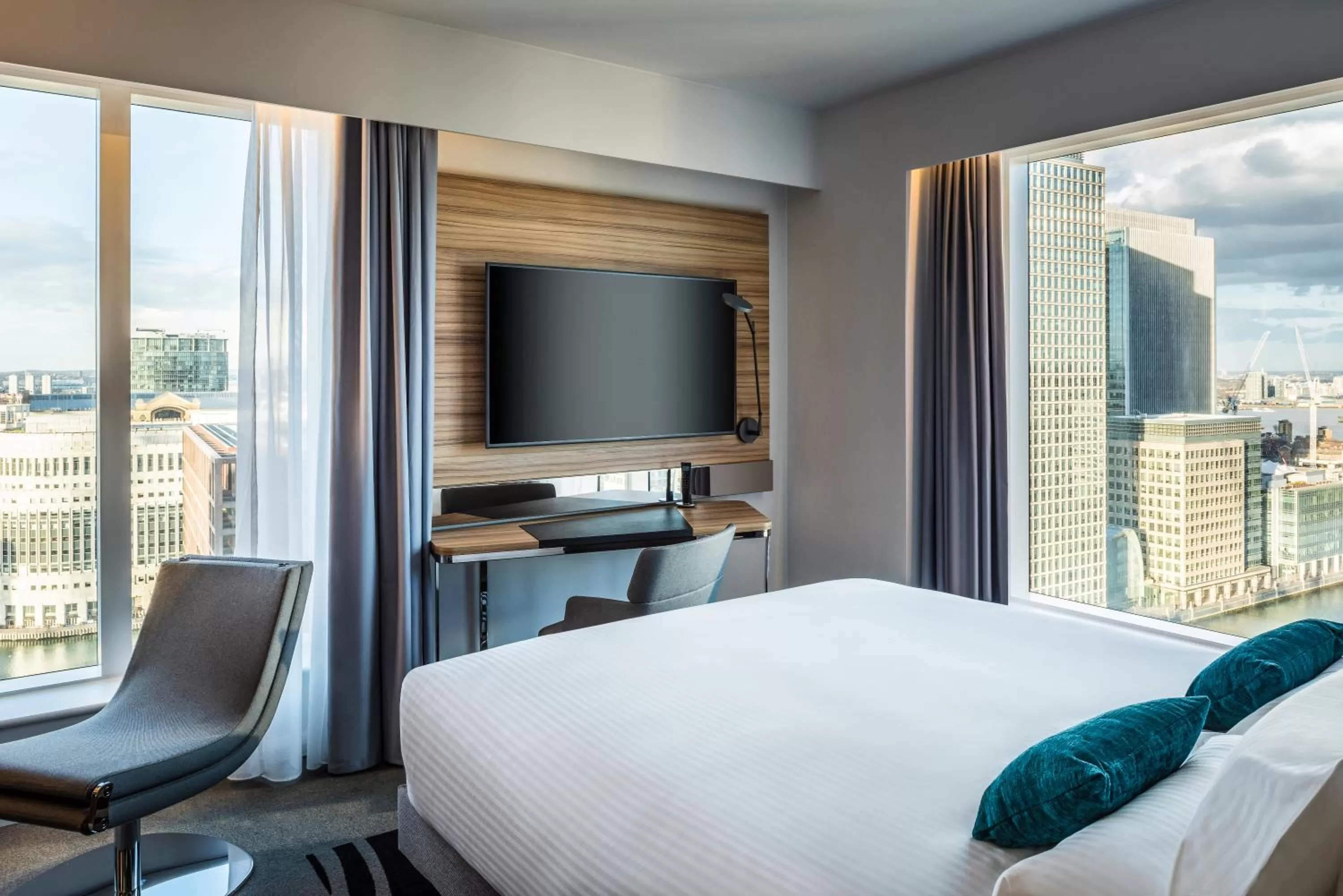 Photo of the whole room, Bed in Novotel London Canary Wharf