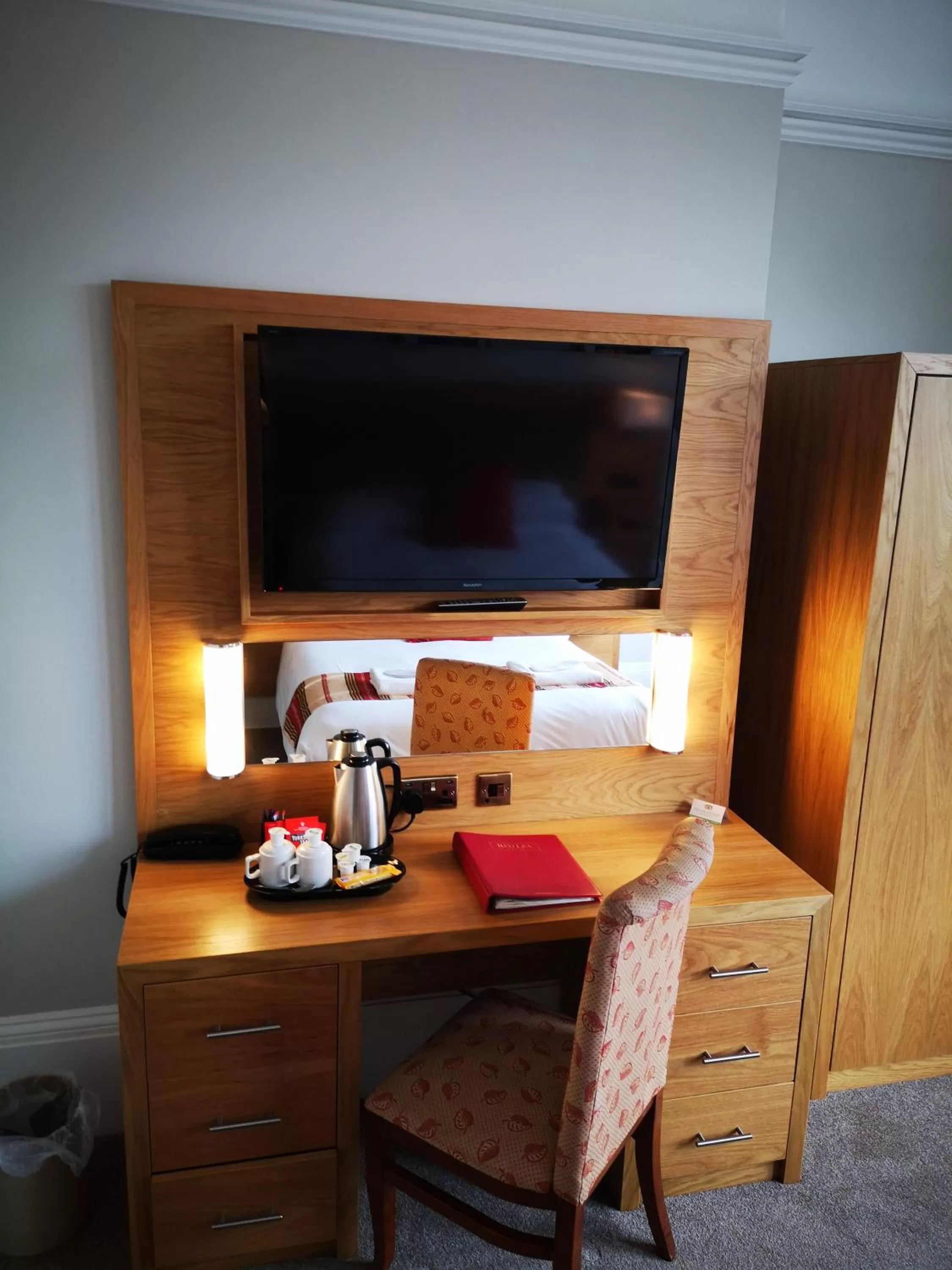 TV and multimedia, TV/Entertainment Center in The Red Lea Hotel