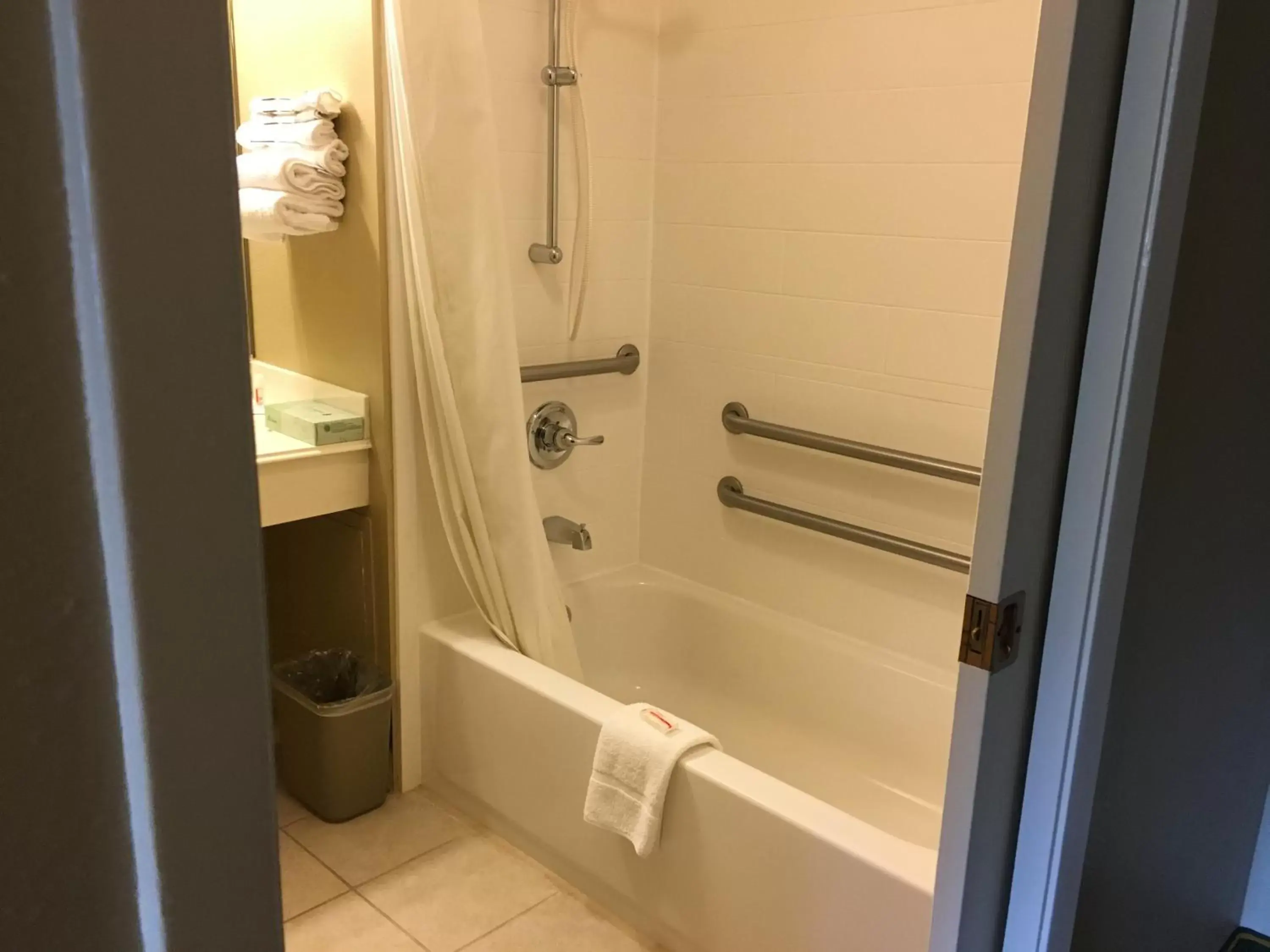 Double Room with Two Double Beds - Mobility Access/Non-Smoking in Super 8 by Wyndham Vicksburg Double Room with Two Double Beds - Mobility Access/Non-Smoking in Super 8 by Wyndham Vicksburg