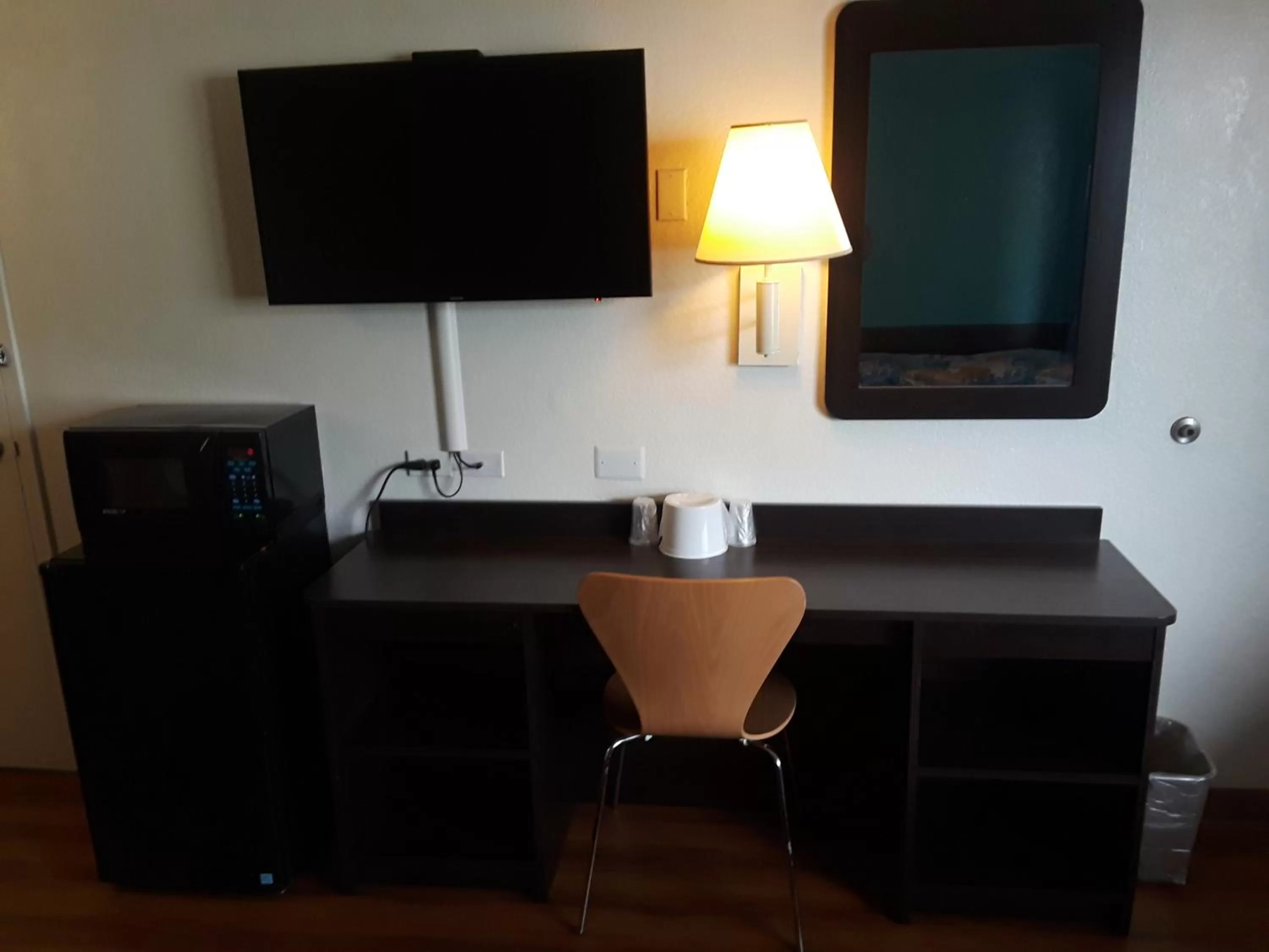 TV and multimedia in Motel 6-Farmington, NM