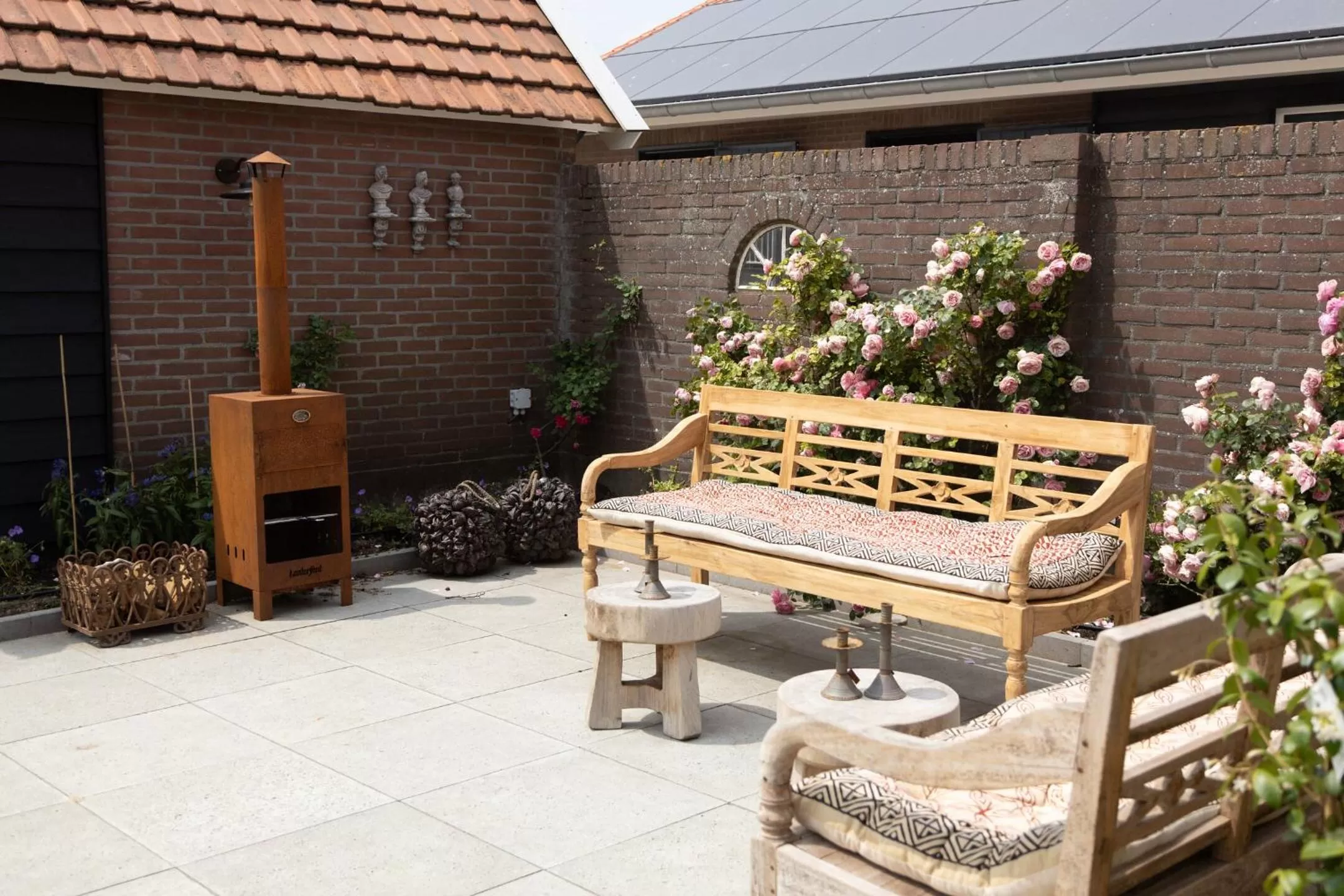 Patio in Bed & Breakfast Hoeve Happiness