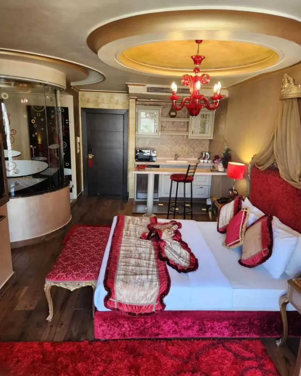 Photo of the whole room in Q Hotel