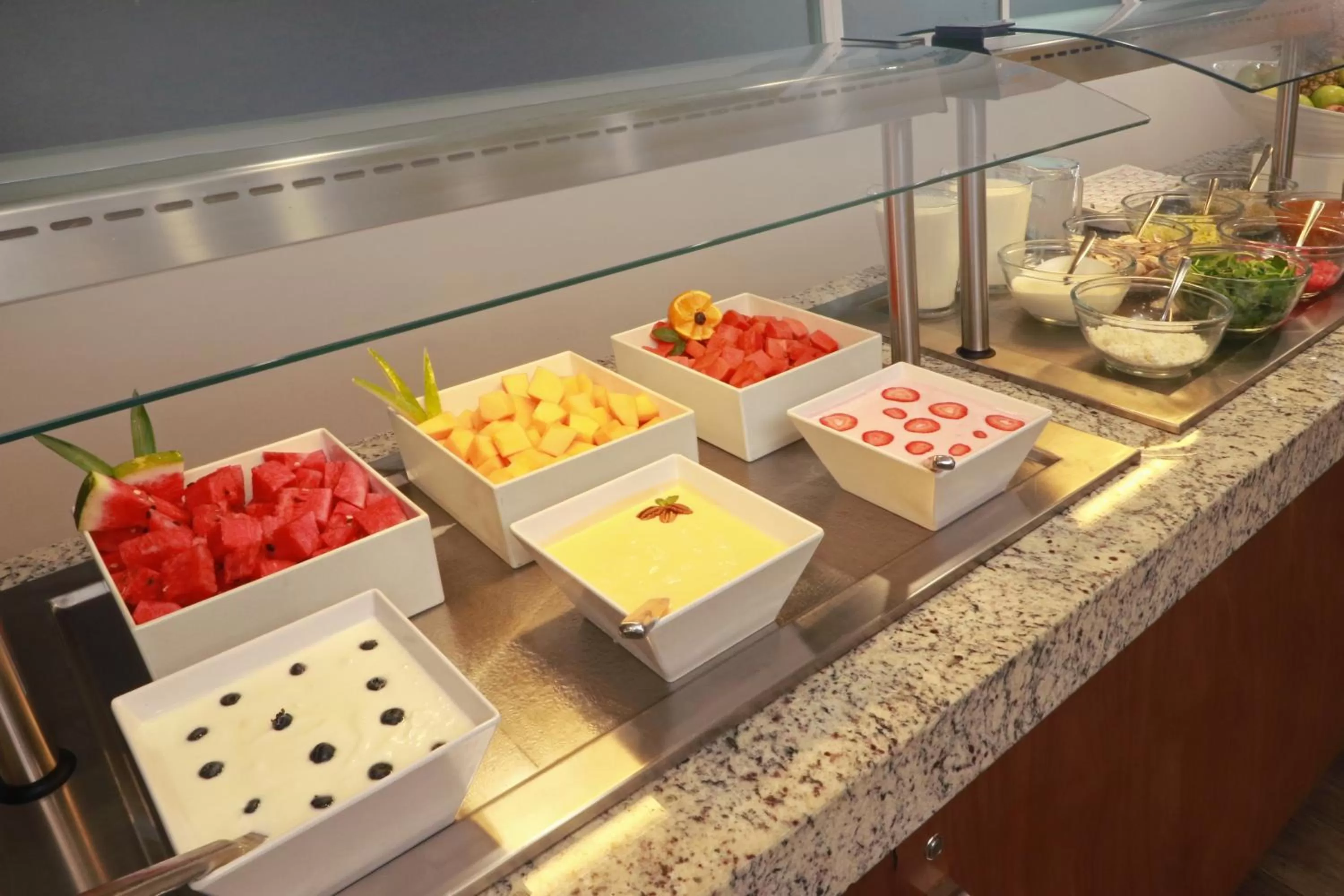 Restaurant/places to eat in Wyndham Garden Guadalajara Acueducto