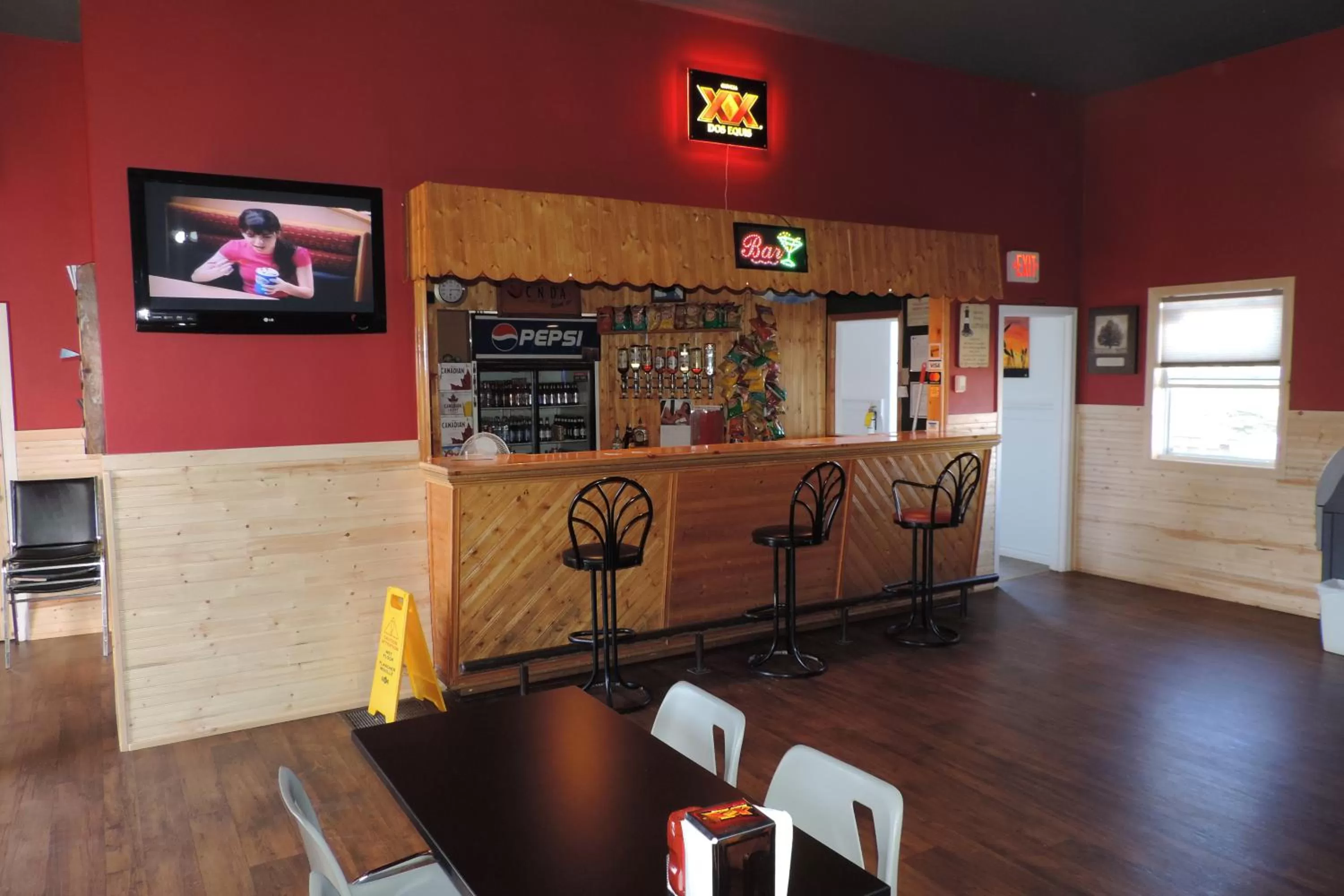 Restaurant/places to eat in North 99 Motel