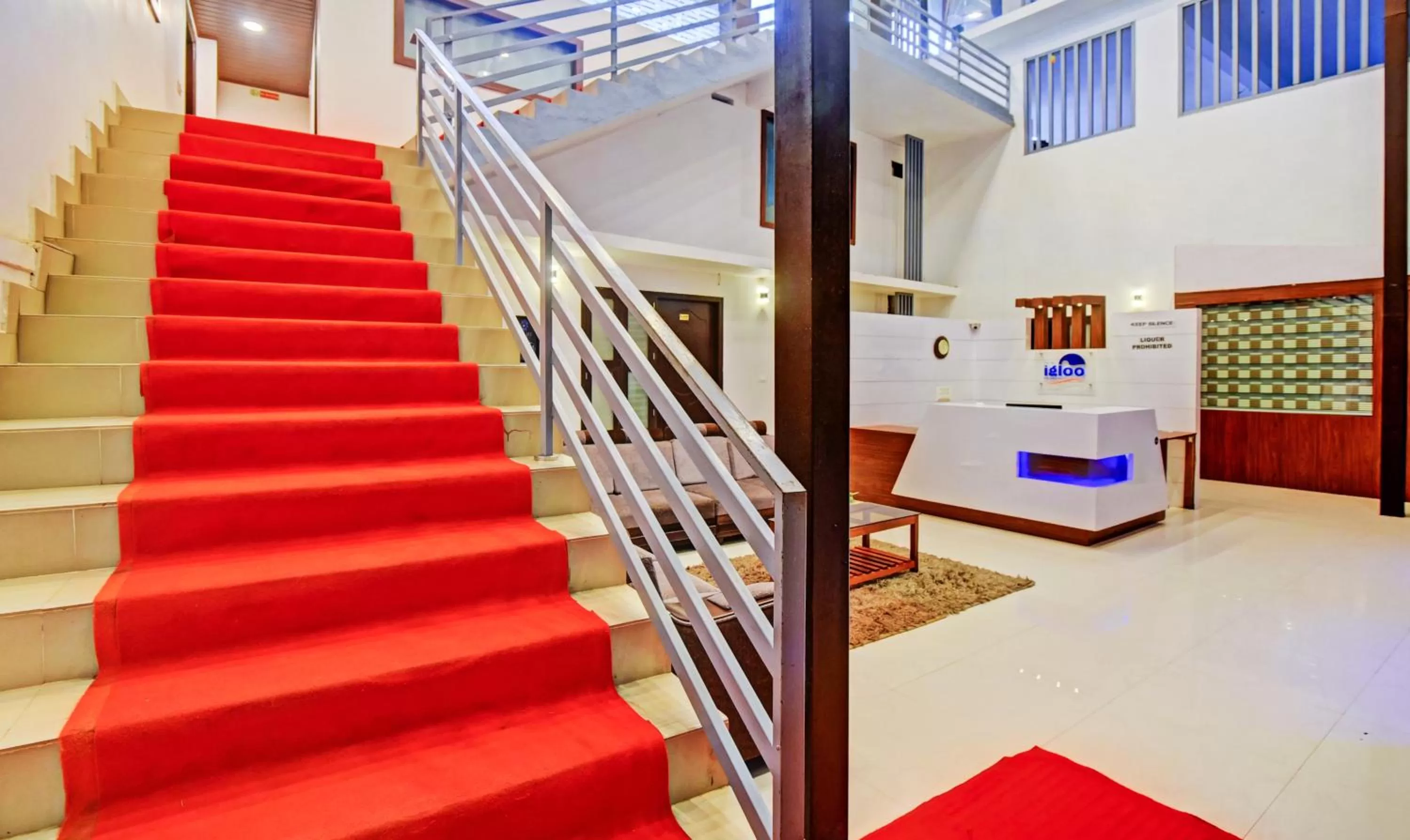 Lobby or reception in Itsy Hotels Igloo Residency, 400 Meters From Raja Seat Garden