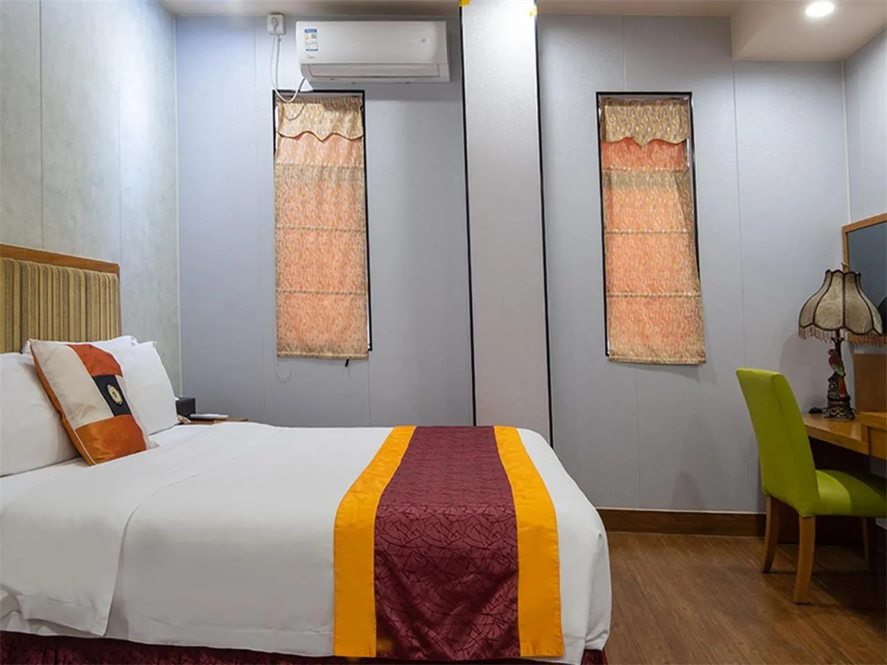 Bed in Guangzhou The Royal Garden Hotel