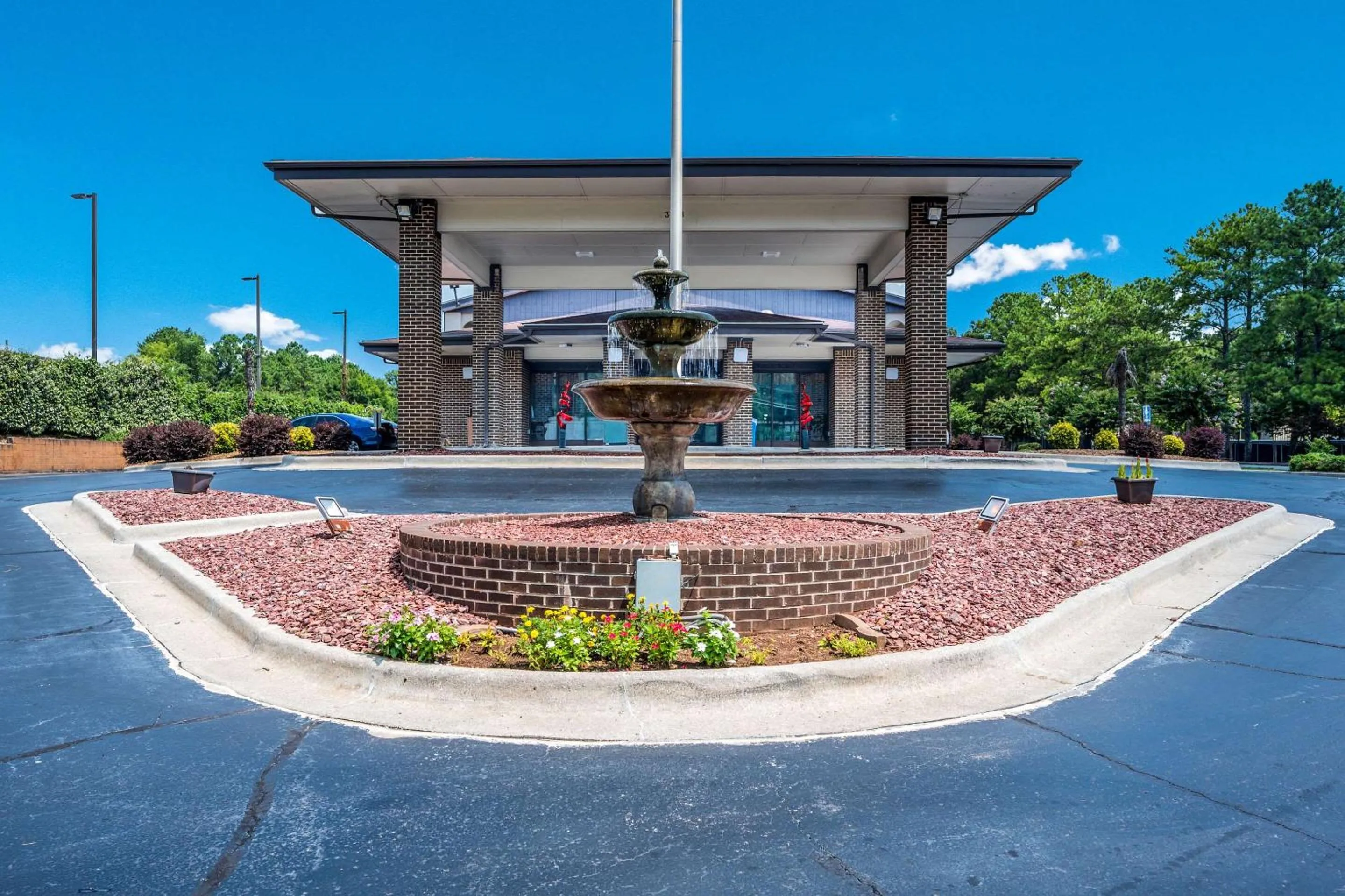 Property building in Econo Lodge Inn & Suites Huntsville University Area