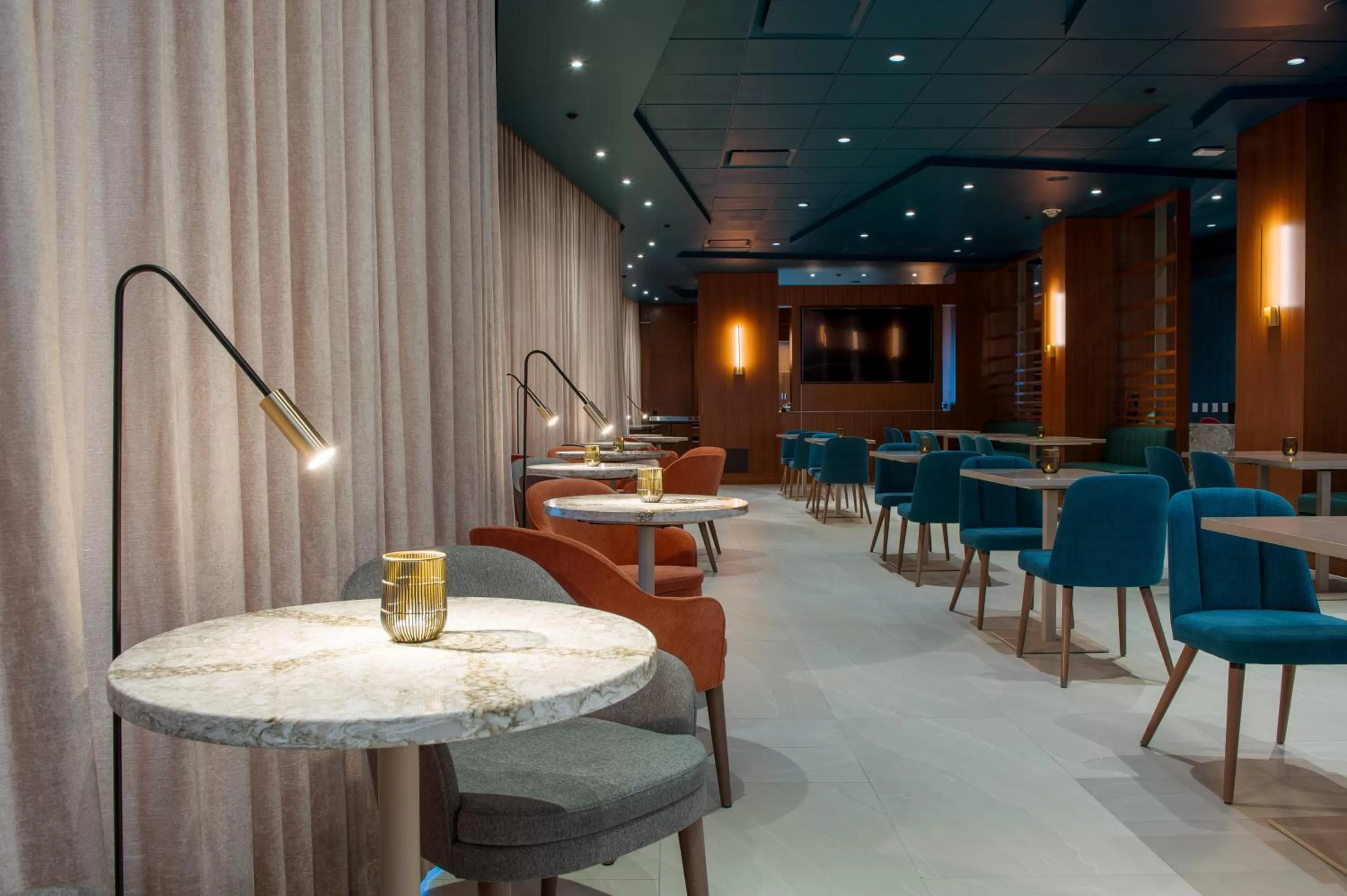 Restaurant/places to eat in Matrix Hotel