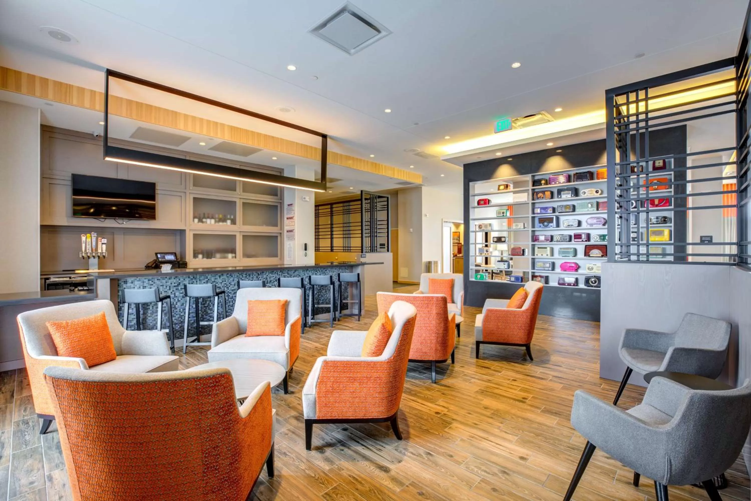 Property building in Hampton Inn & Suites Boston/Waltham