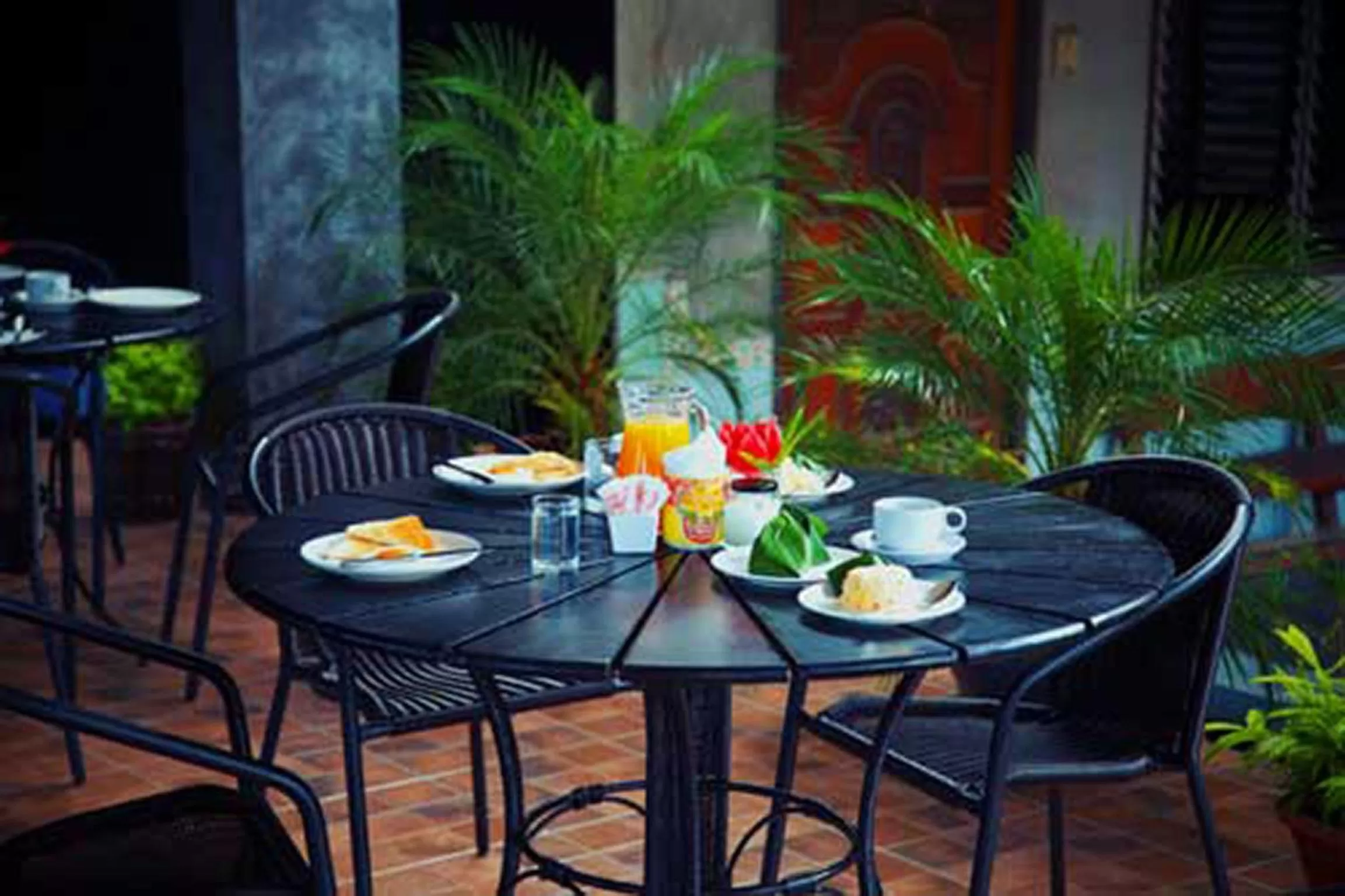 Restaurant/places to eat in Rakkawan Residence