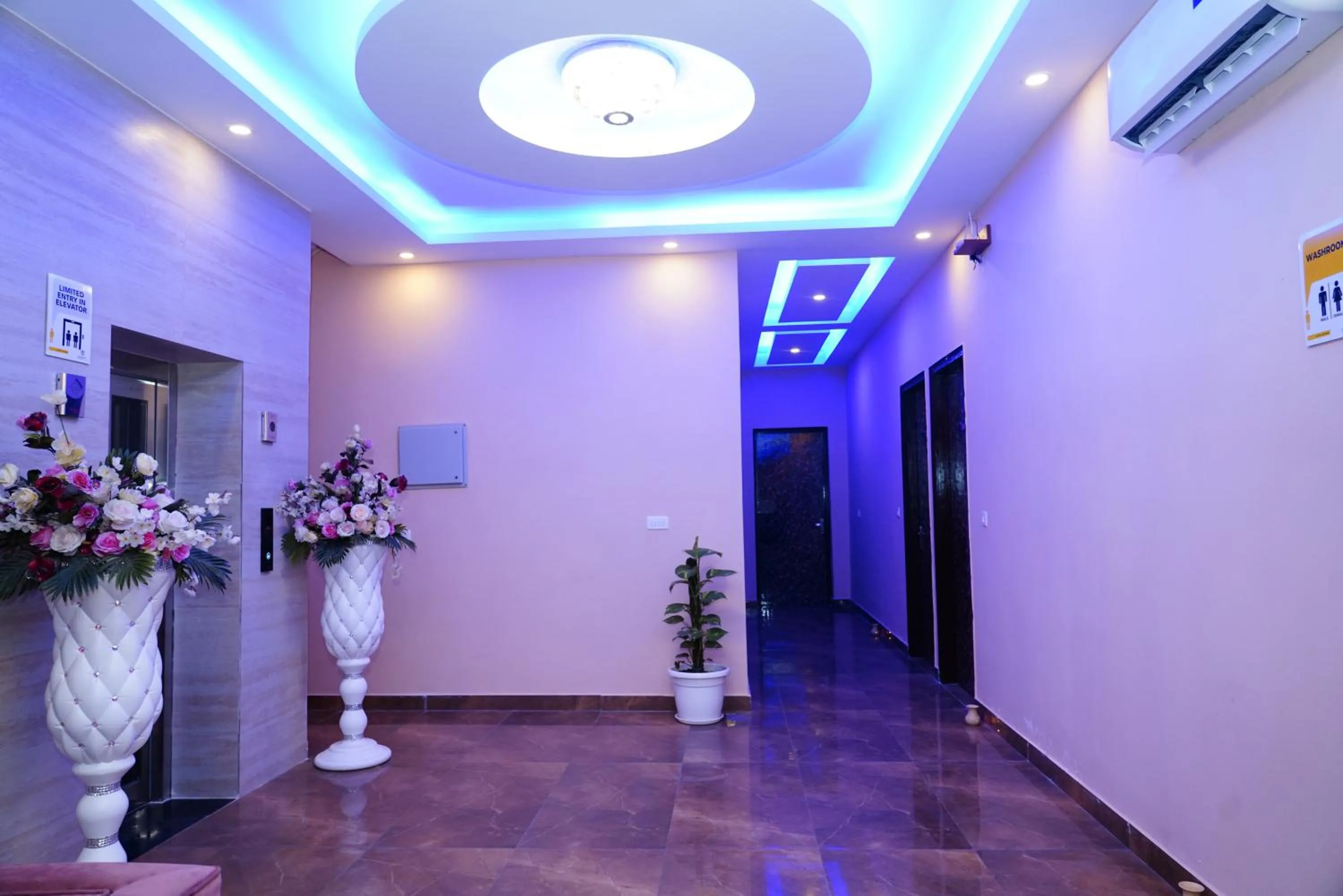 Lobby or reception in ExpoMart Inn