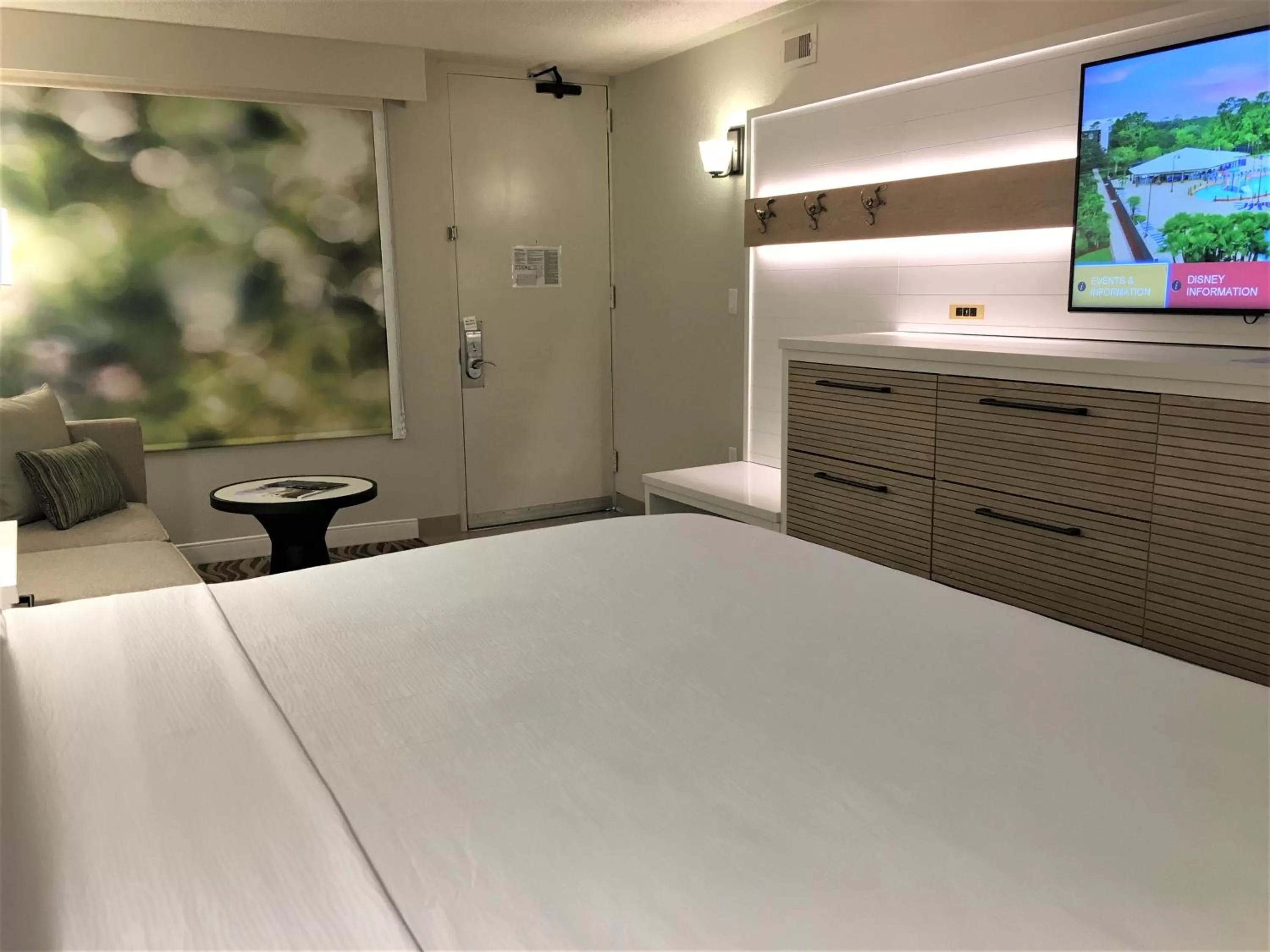 Communal lounge/ TV room, Bed in Wyndham Garden Lake Buena Vista – Disney Springs® Area