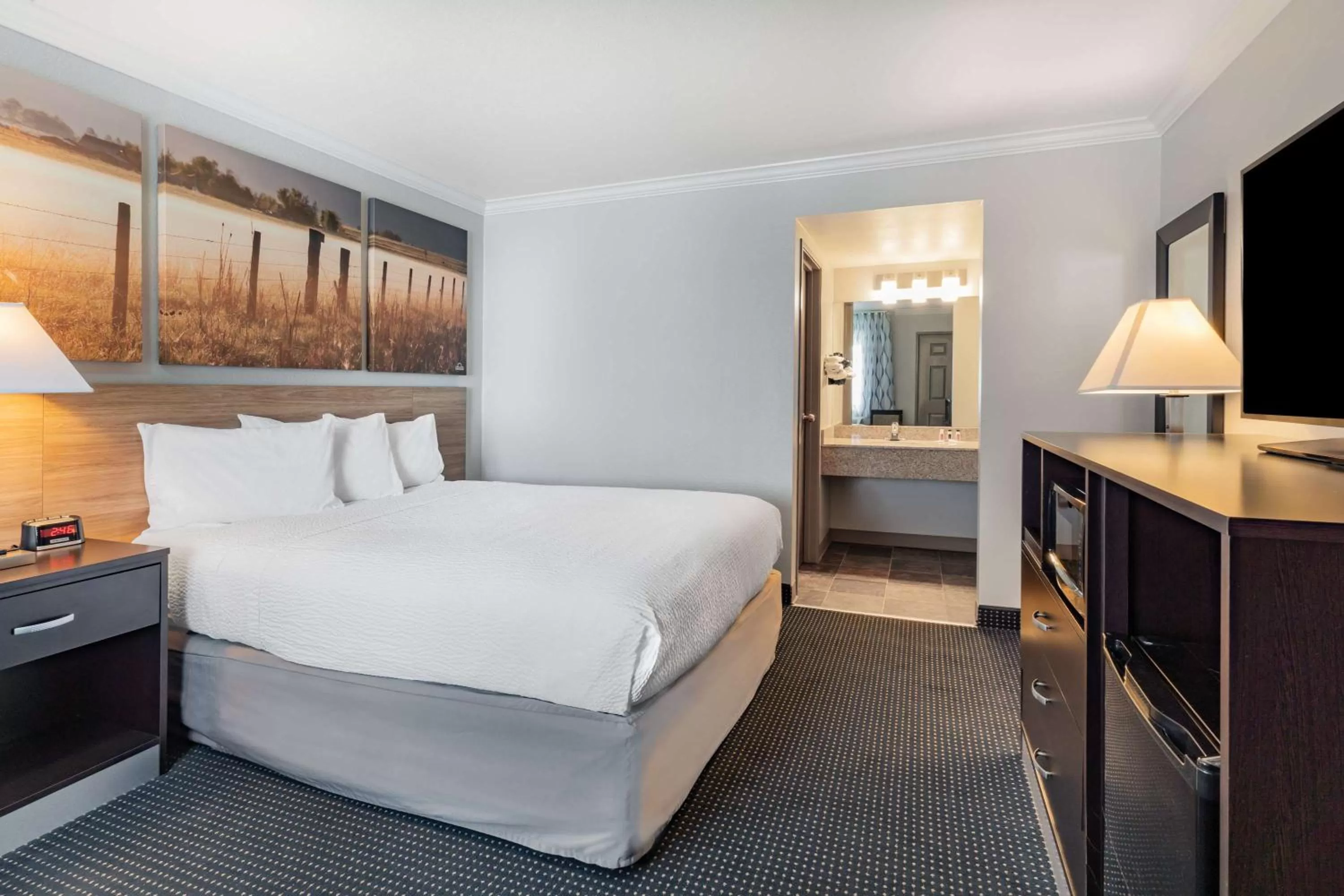 Bedroom, Bed in Days Inn by Wyndham Winnemucca