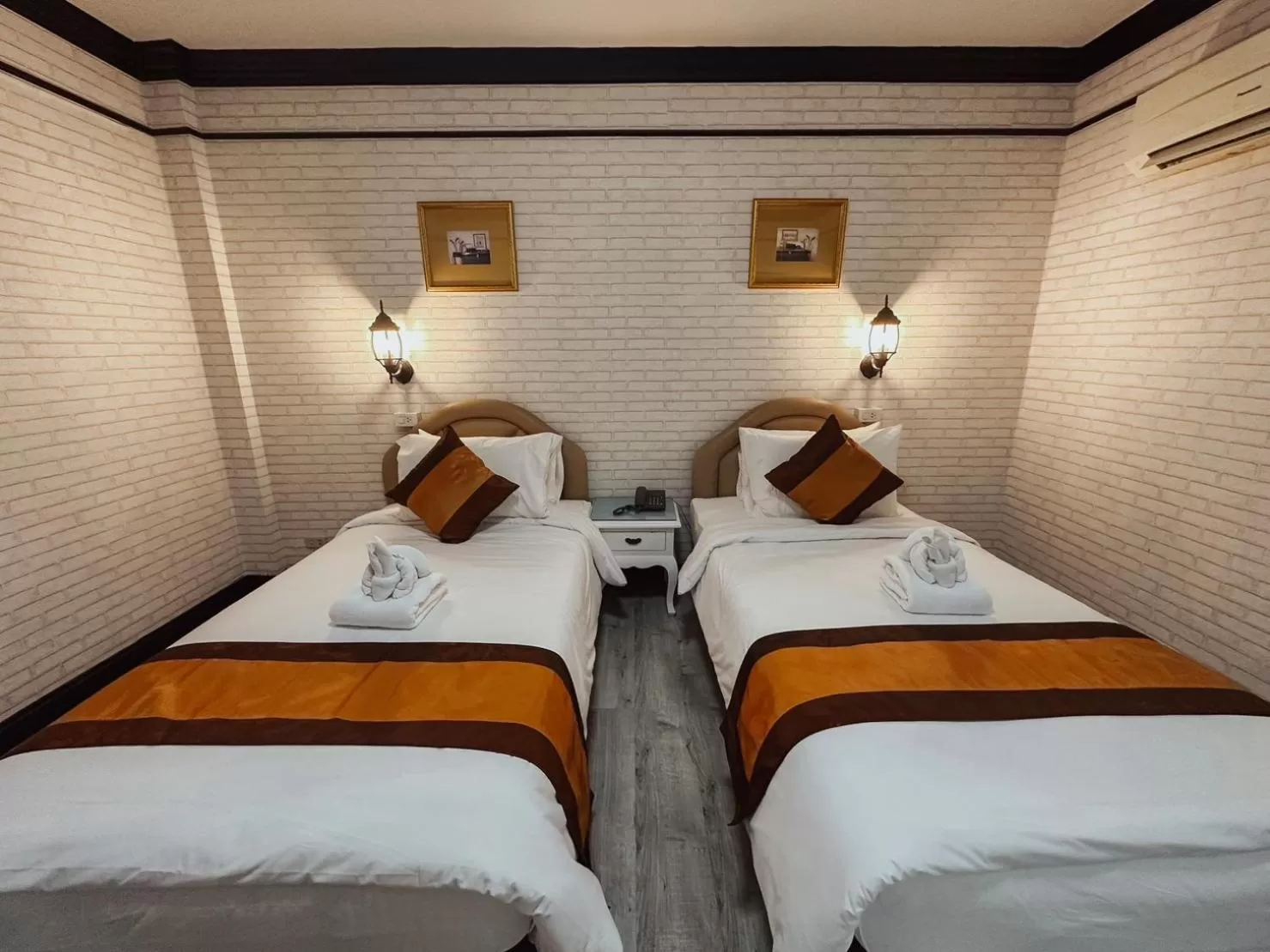 Bed in Hotel De Khuvieng