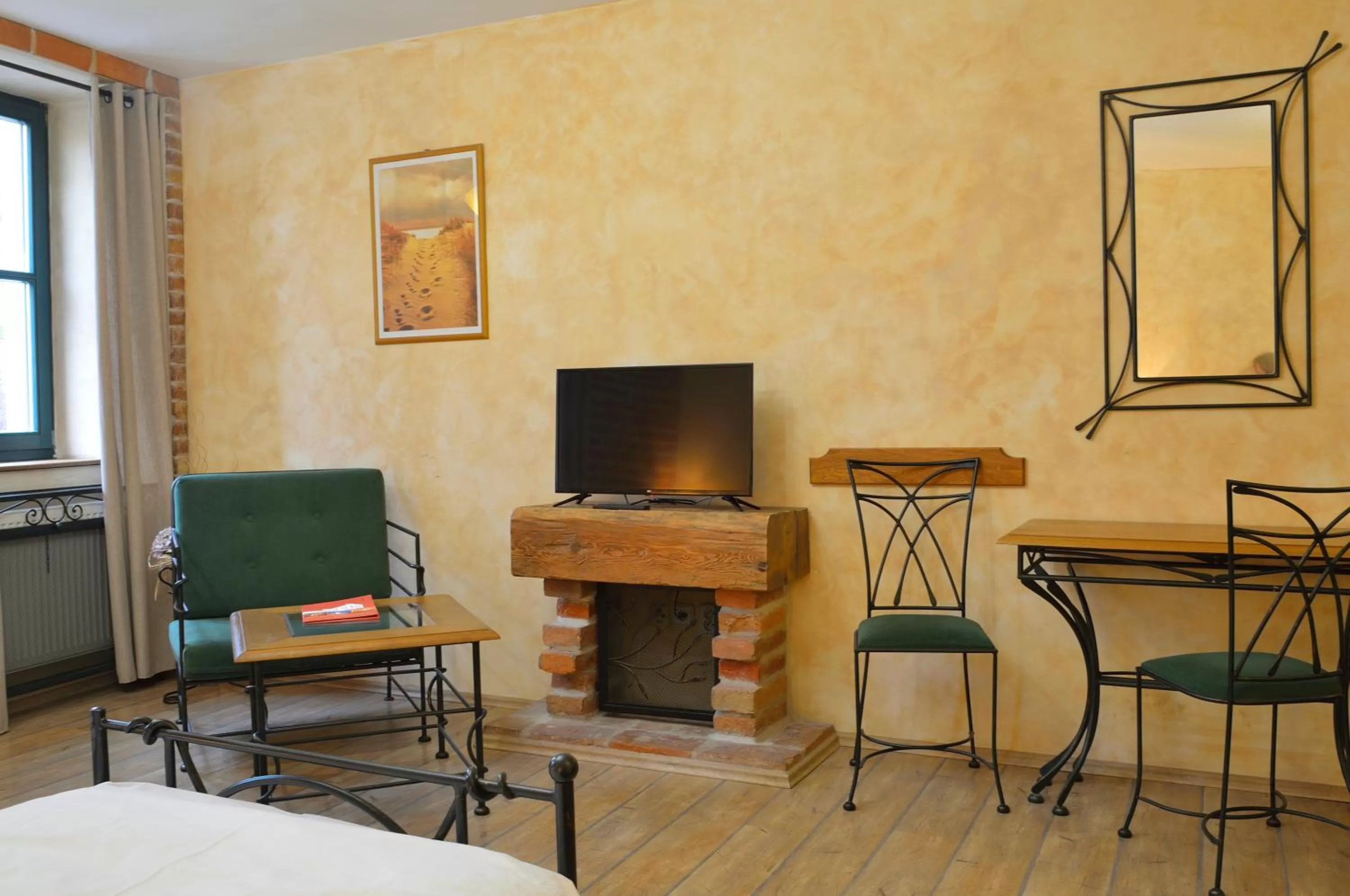 TV/Entertainment Center in Hotel and restaurant Via Ironia