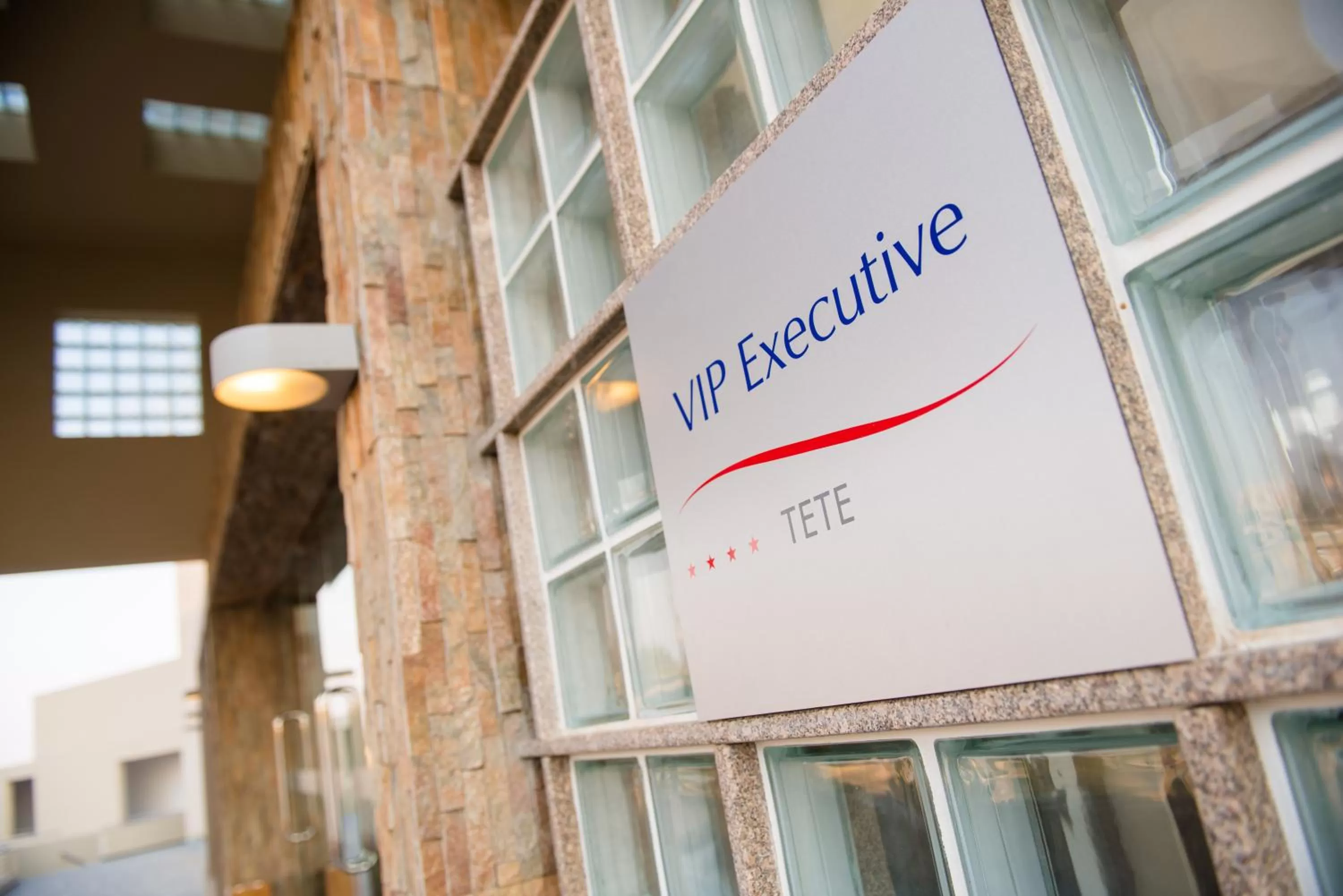 Property logo or sign in Hotel Vip Executive Tete