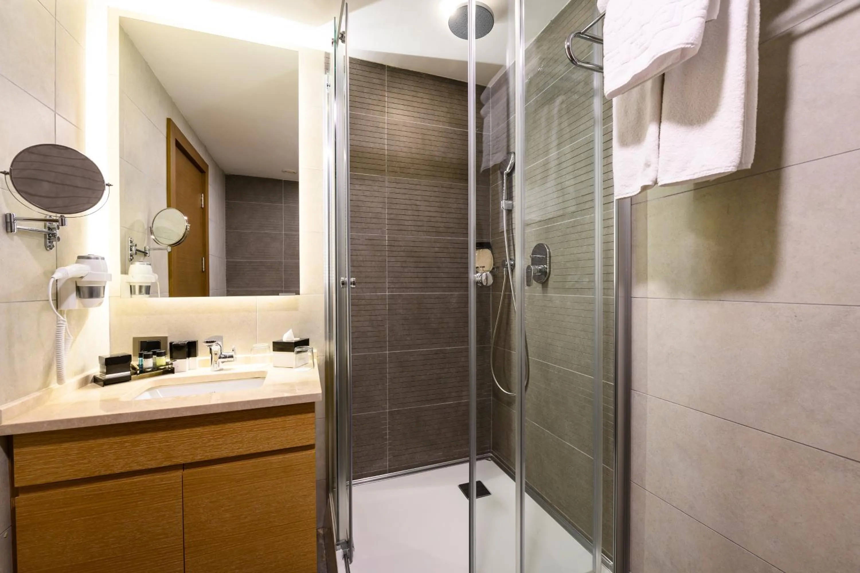 Bathroom in La Quinta by Wyndham Istanbul Gunesli