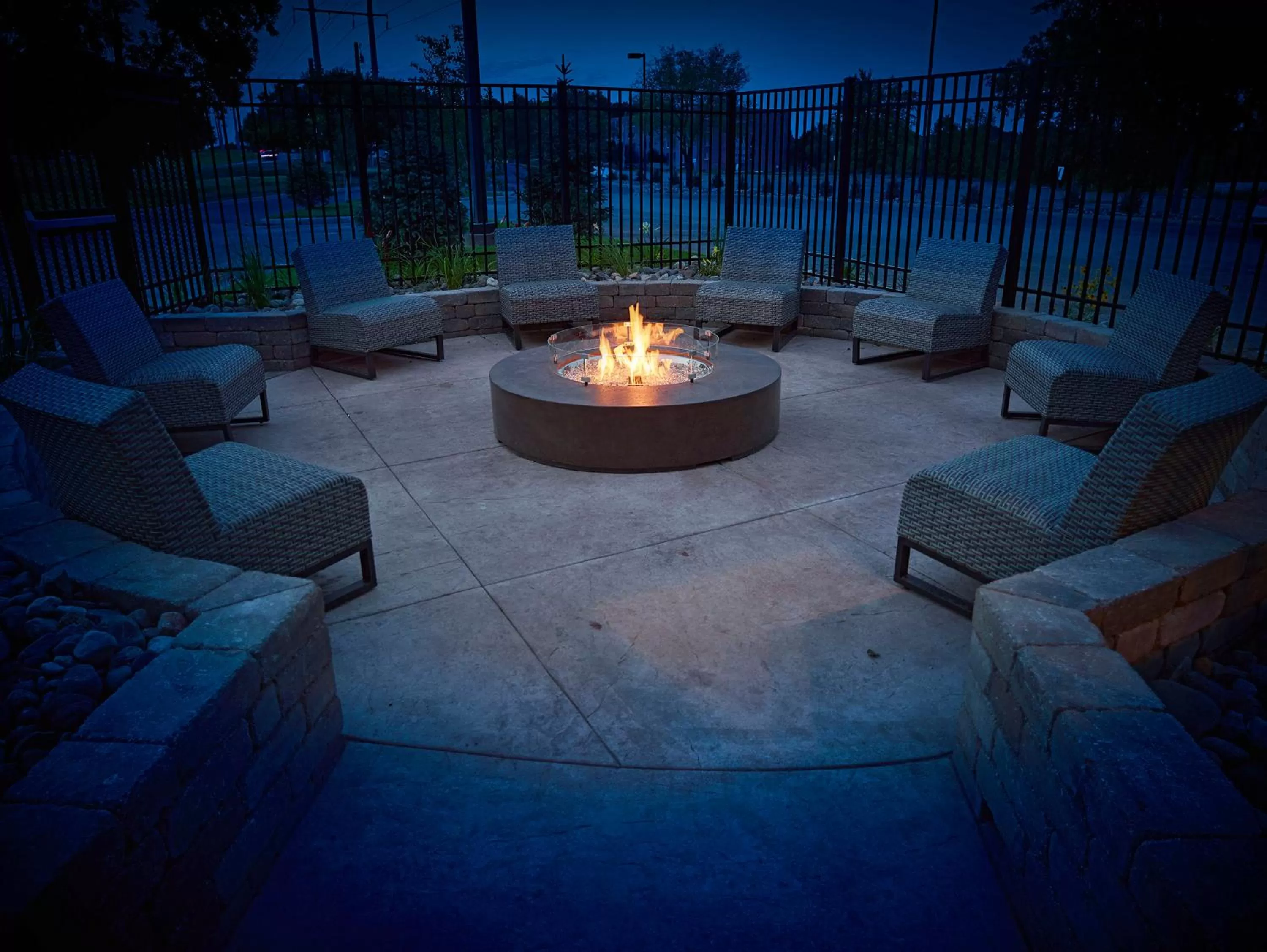 Patio in LivINN Hotel St Paul East / Maplewood