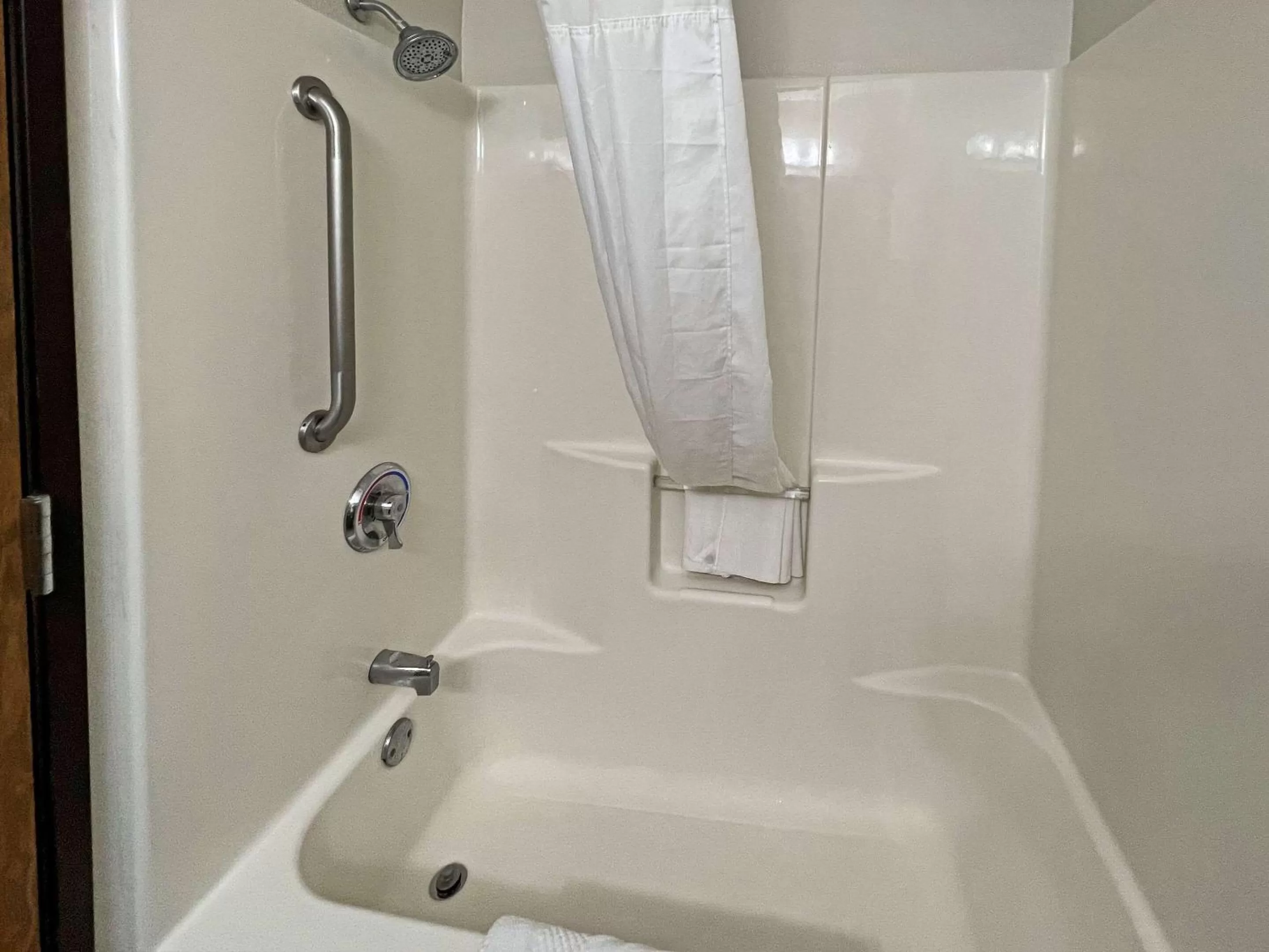 Bedroom in Quality Inn Mitchell I-90