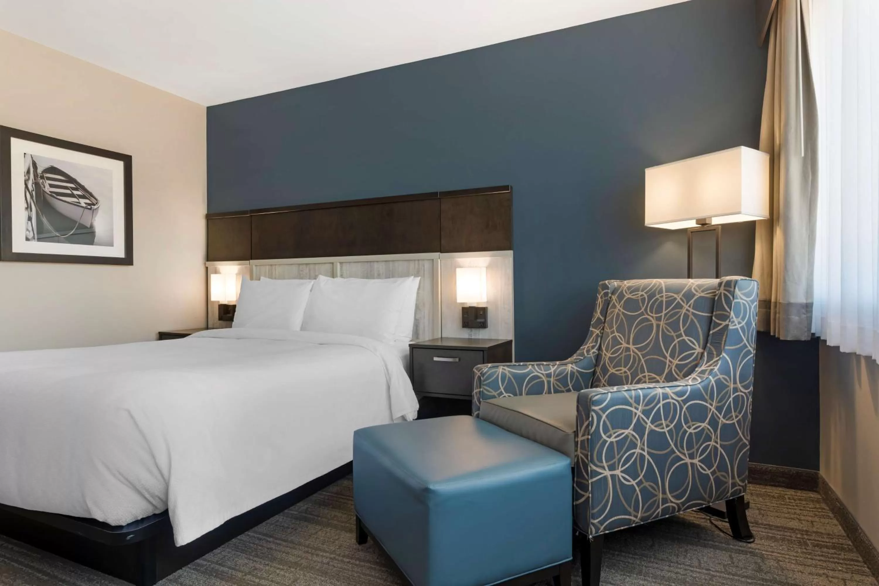 Bedroom, Bed in Best Western Plus Chocolate Lake Hotel - Halifax