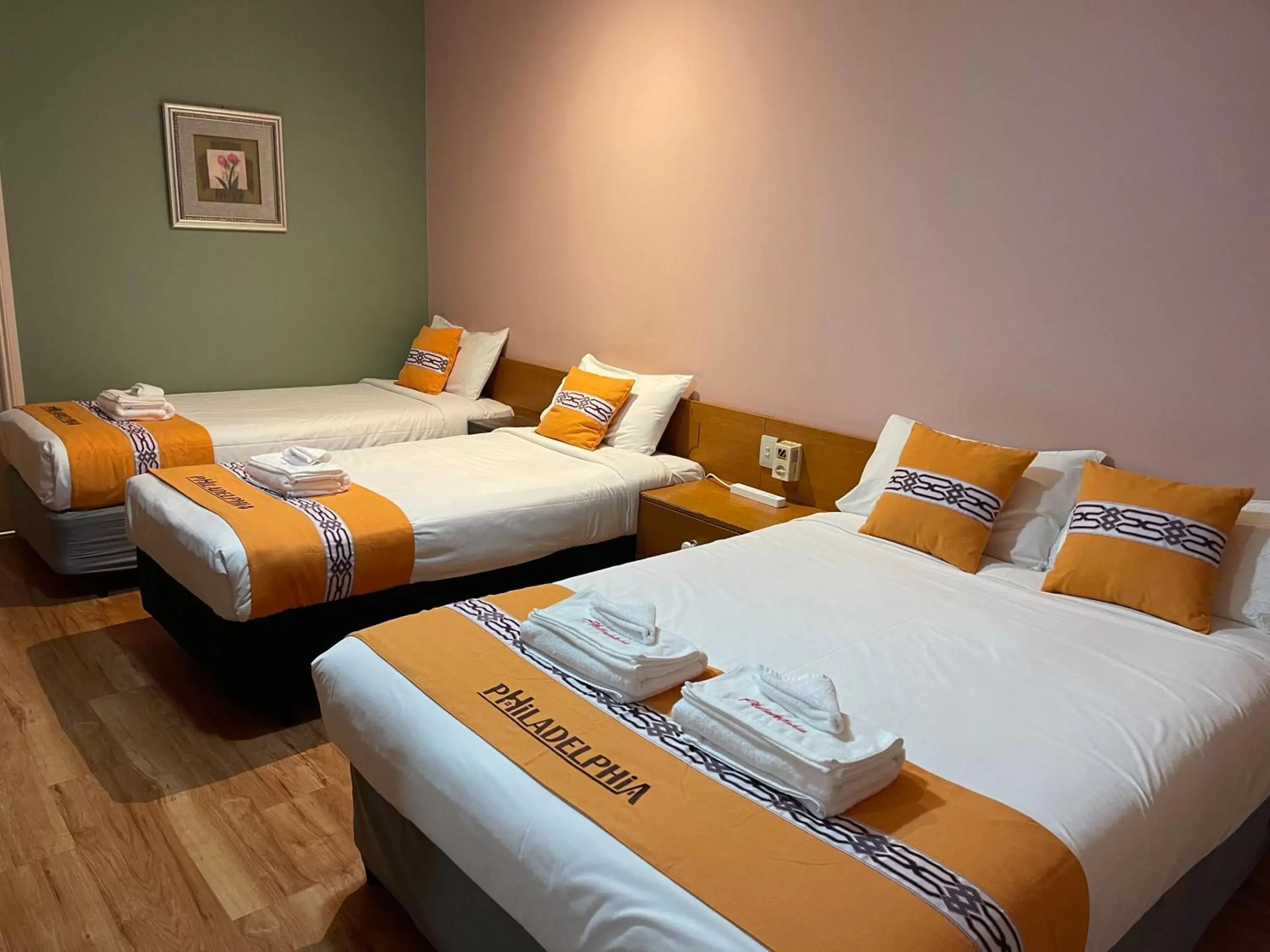 Family Room in Philadelphia Motor Inn Family Room in Philadelphia Motor Inn