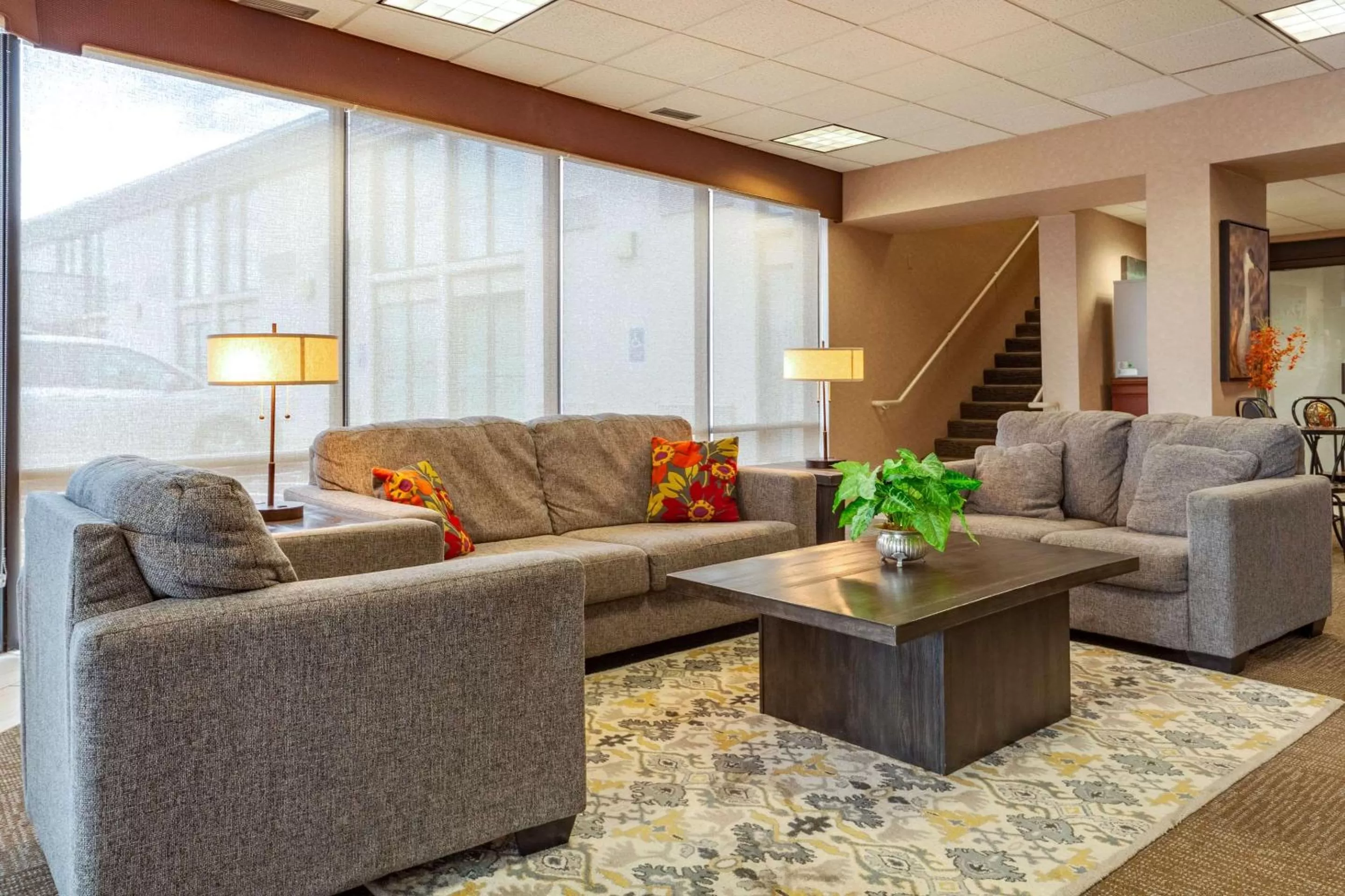 Lobby or reception in Suburban Studios I-80 Grand Island