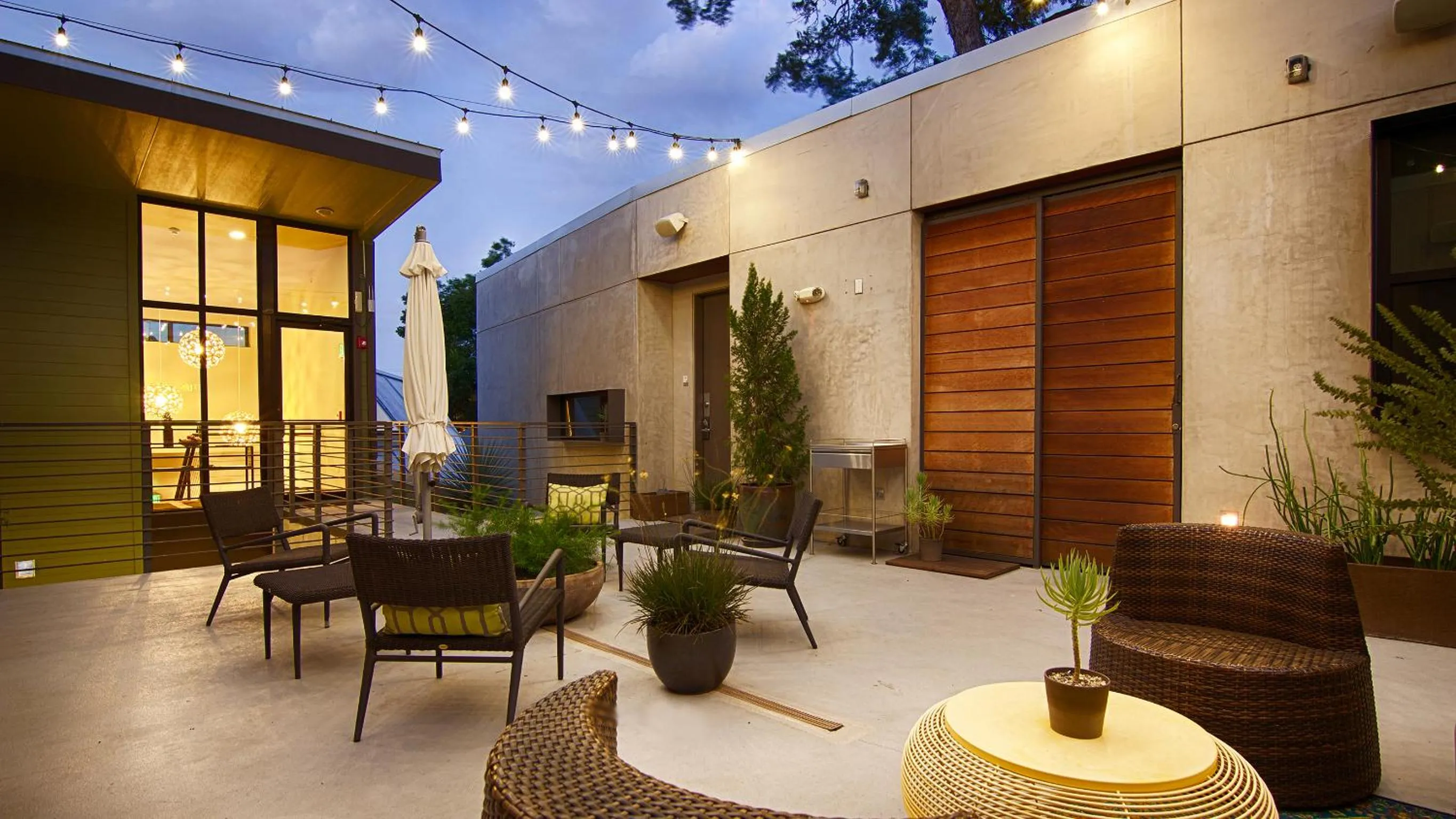 Patio in Heywood Hotel