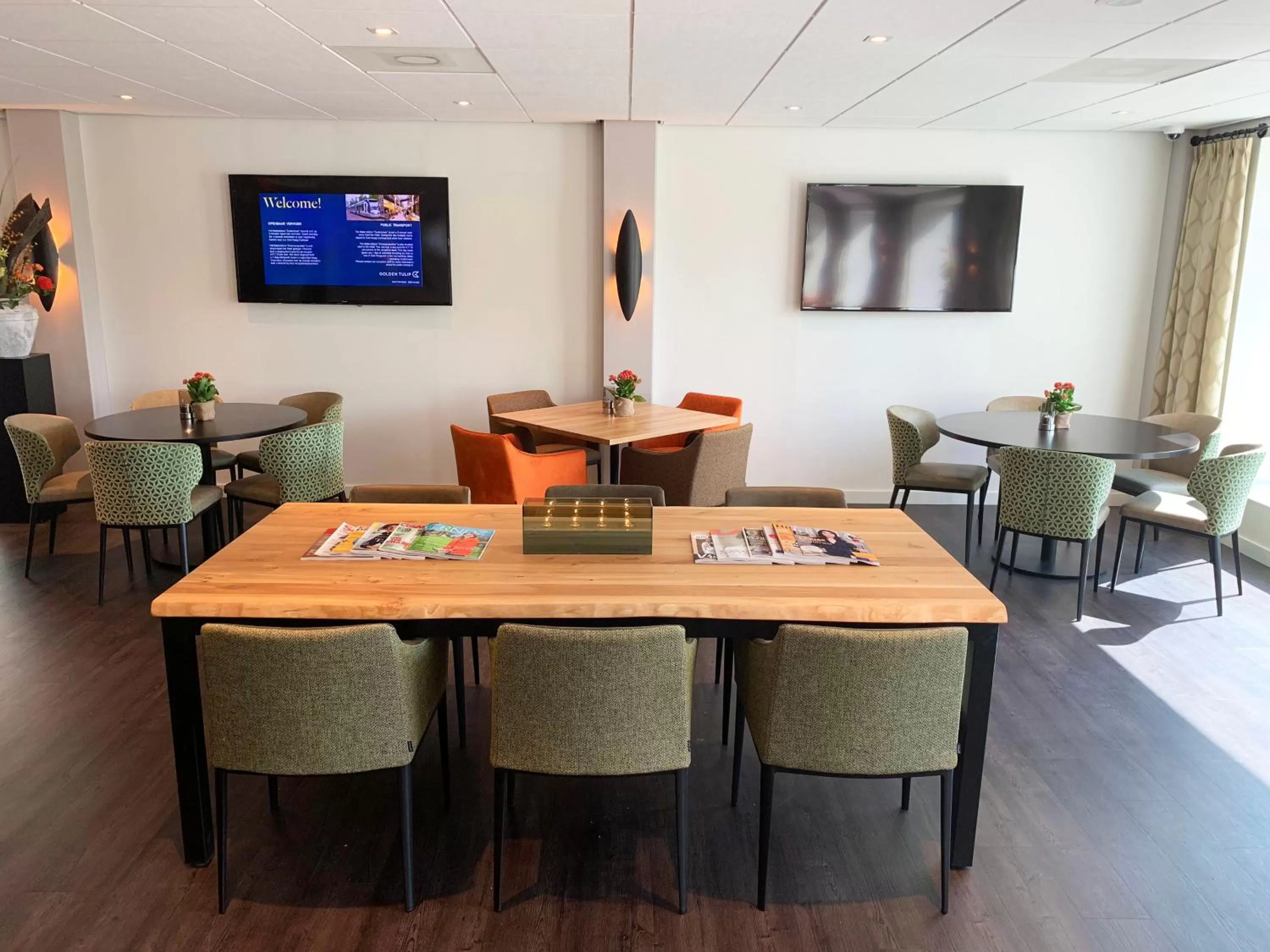 Lounge or bar in Golden Tulip Zoetermeer - Den Haag