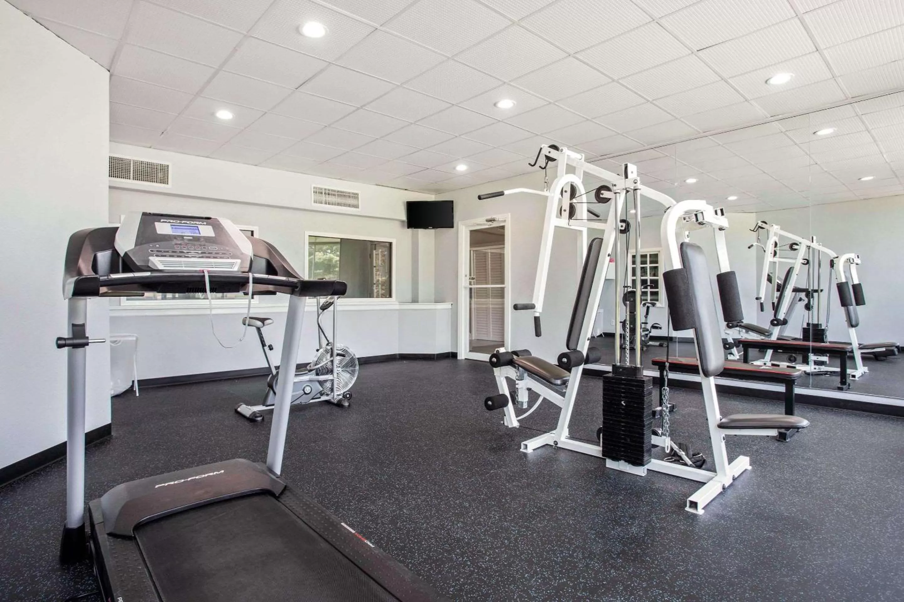 Fitness centre/facilities in Quality Inn & Suites University Area