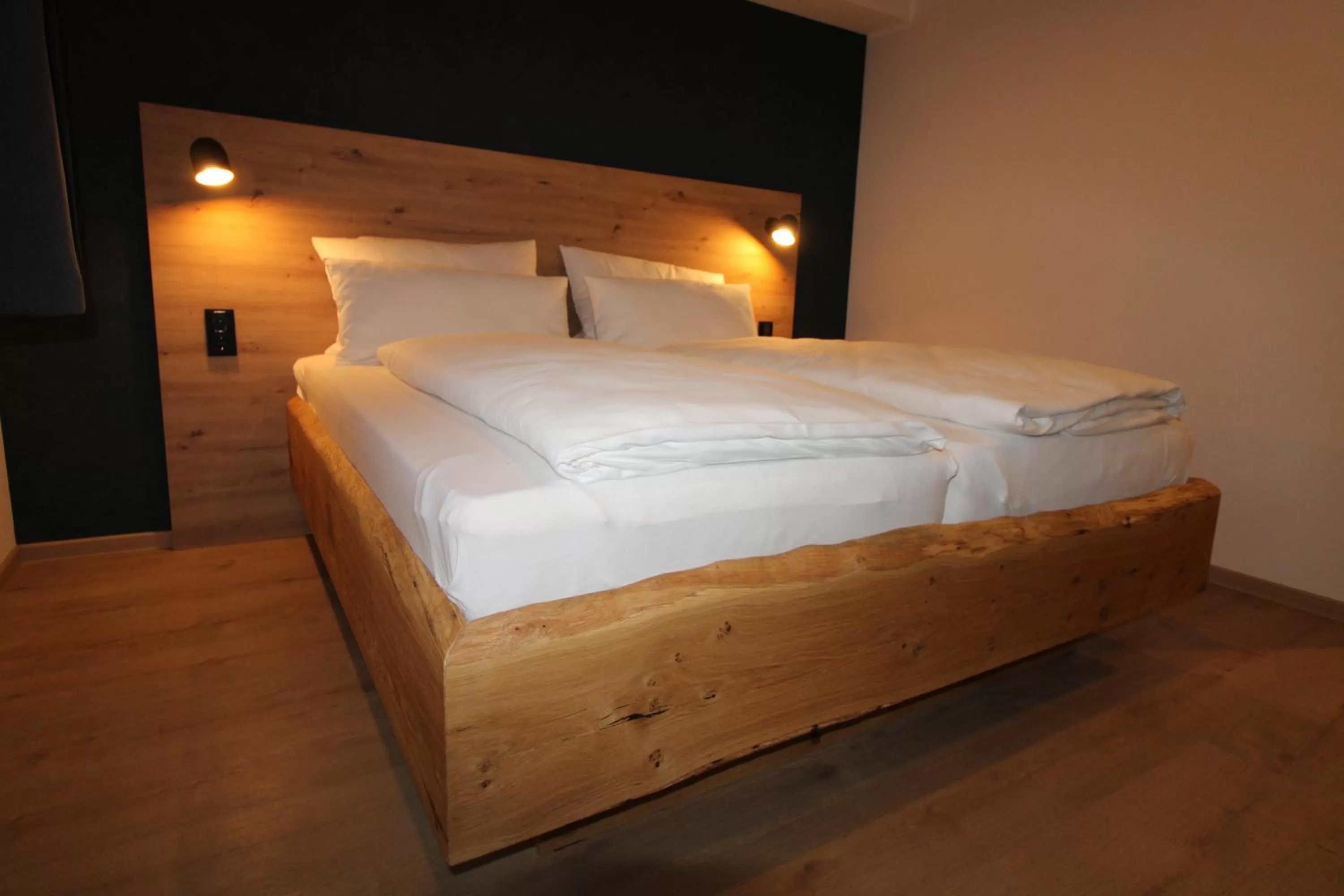 Bed in DER Hirsch Hotel