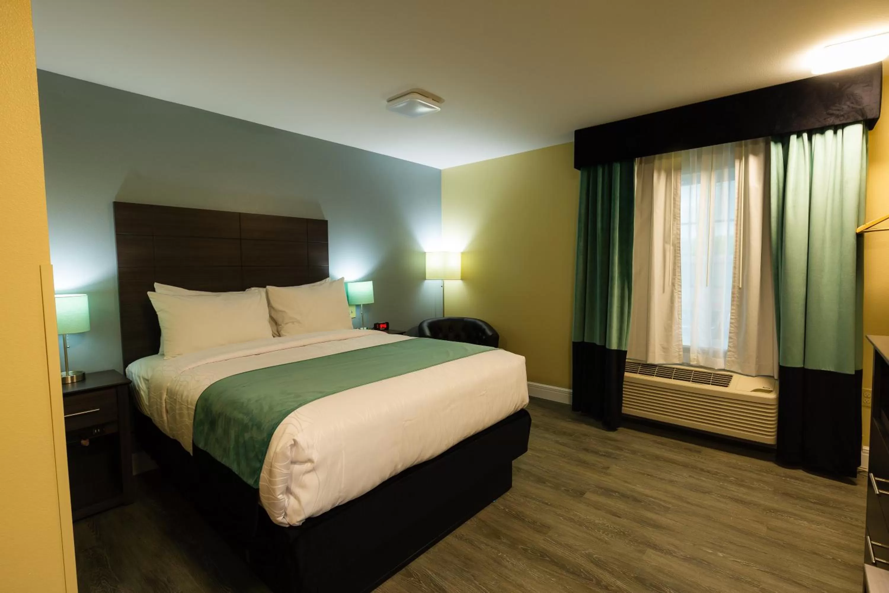 Bedroom, Bed in Hawthorn Extended Stay by Wyndham Saint Robert