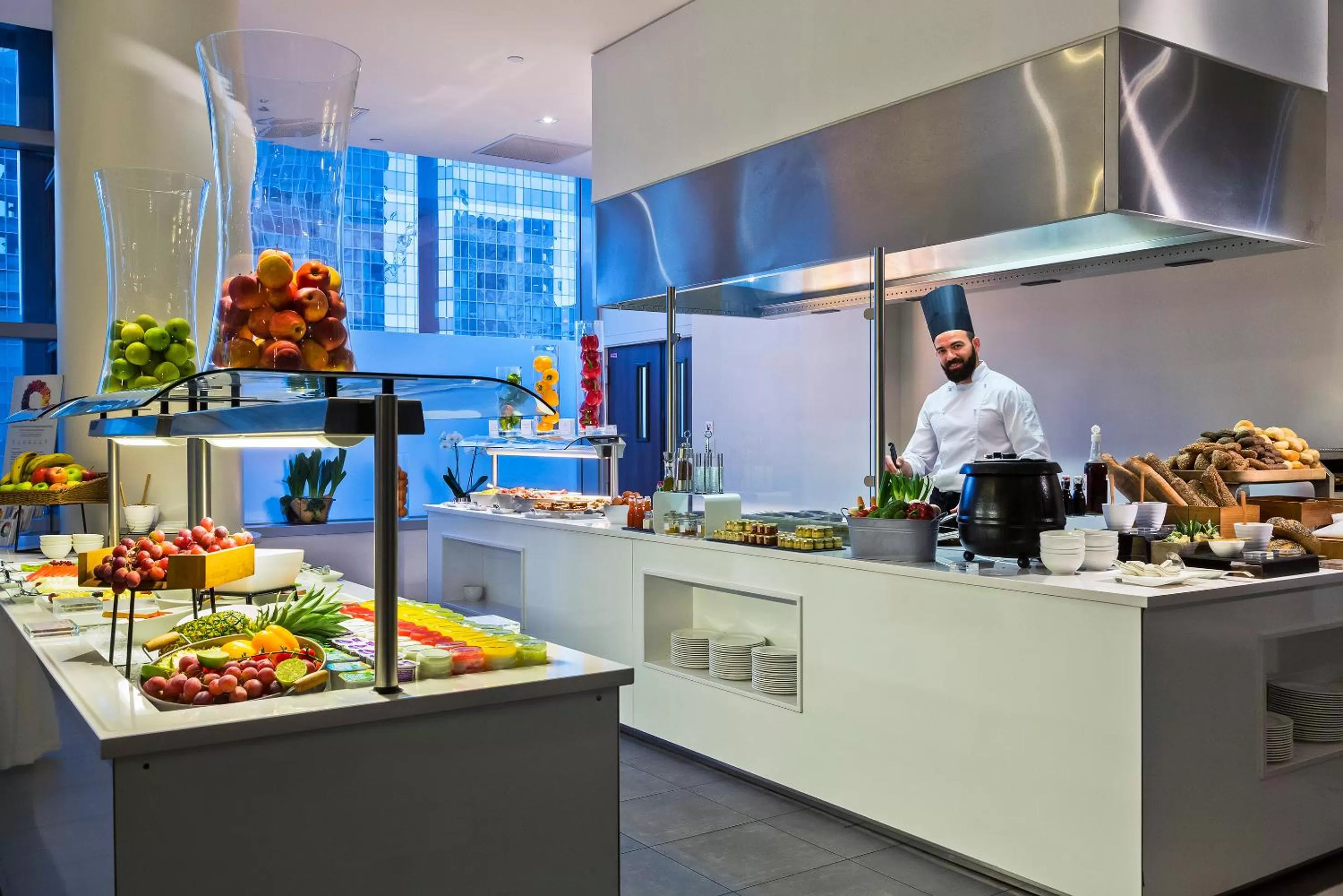 Restaurant/places to eat in Melia Paris La Defense