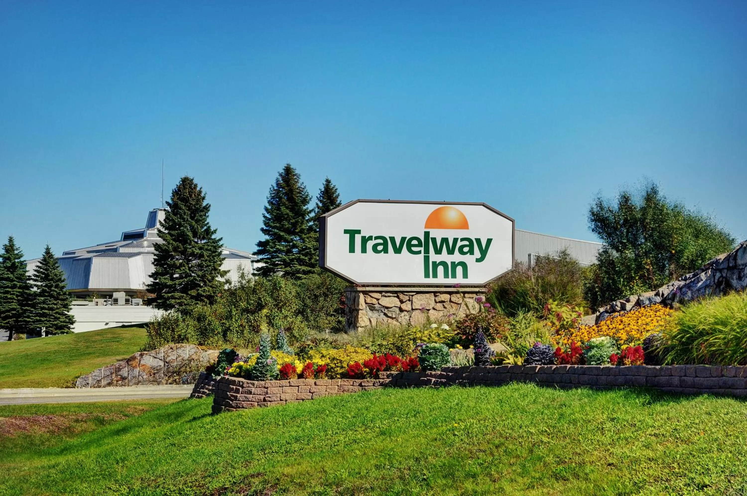 Facade/entrance in Travelway Inn Sudbury