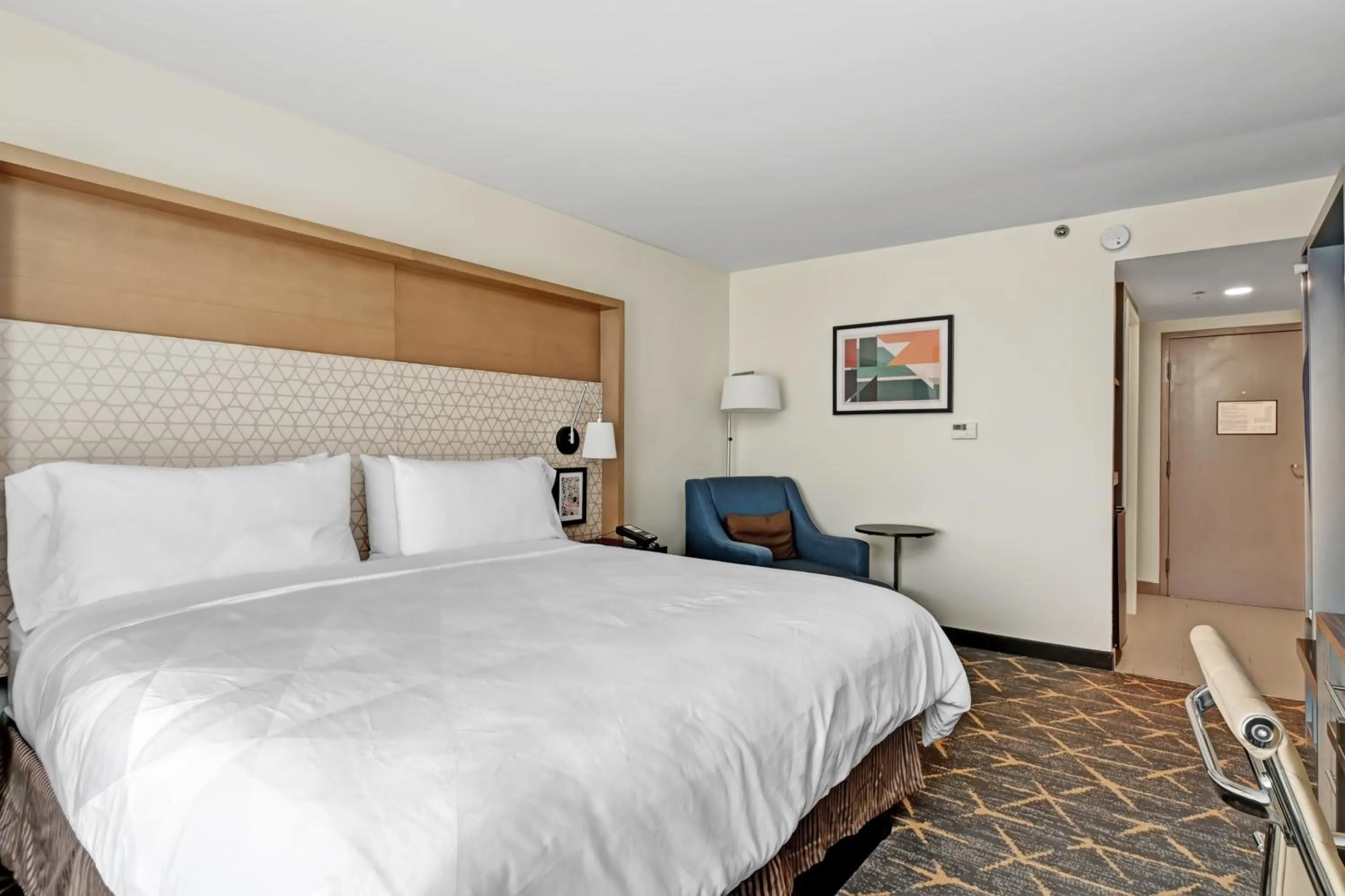 Photo of the whole room, Bed in Holiday Inn - Piscataway - Somerset by IHG