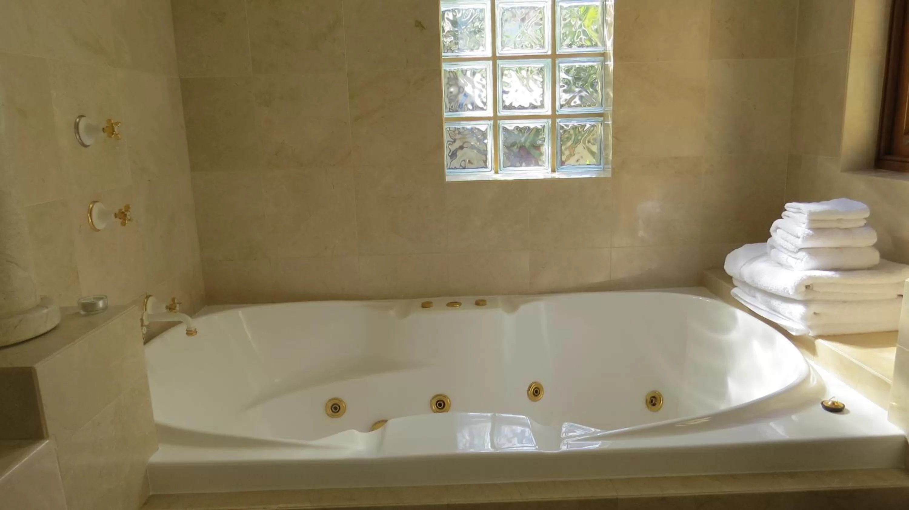 Day, Bathroom in Victoria's At Wategos