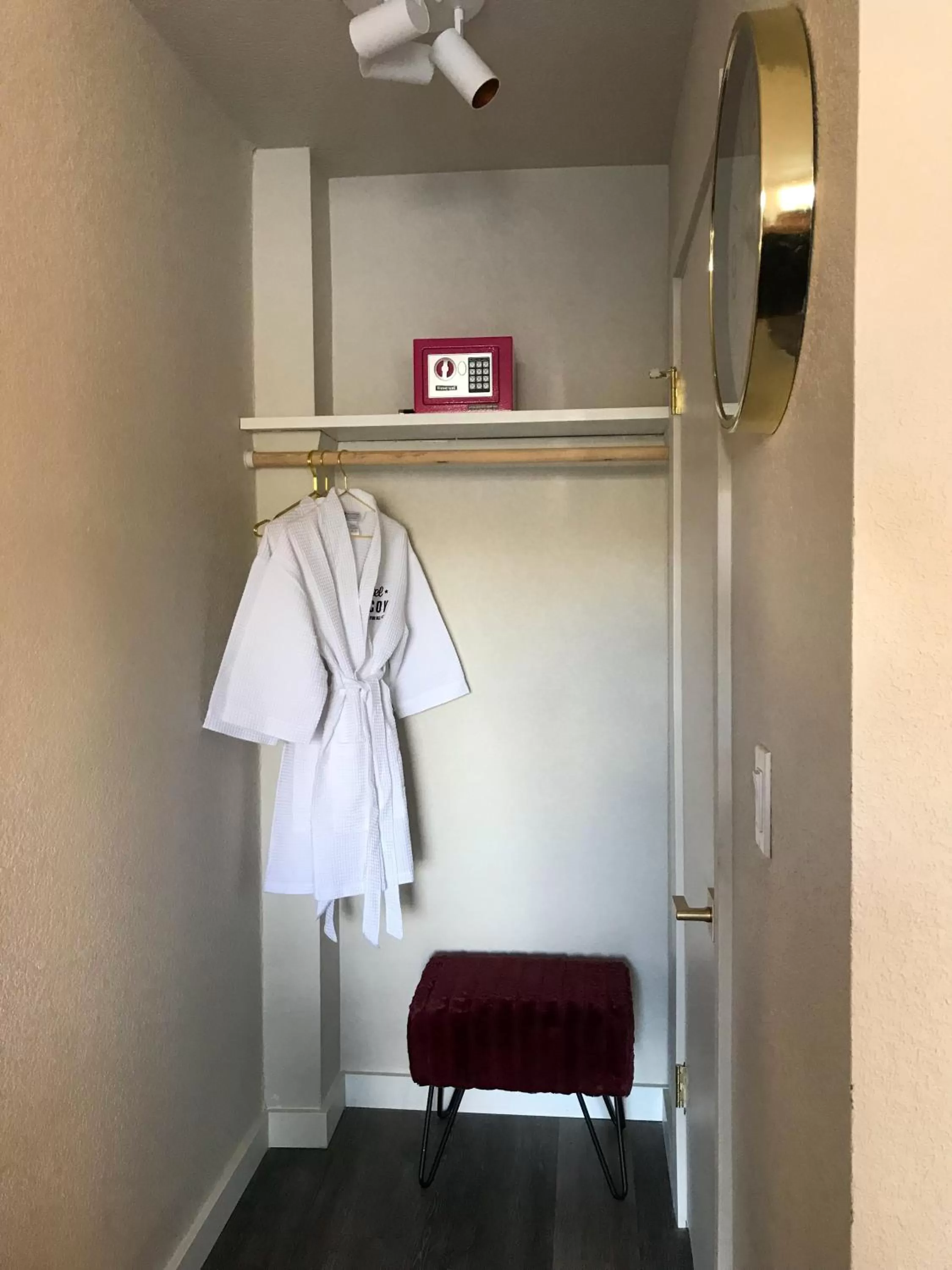 wardrobe in Hotel McCoy Pullman