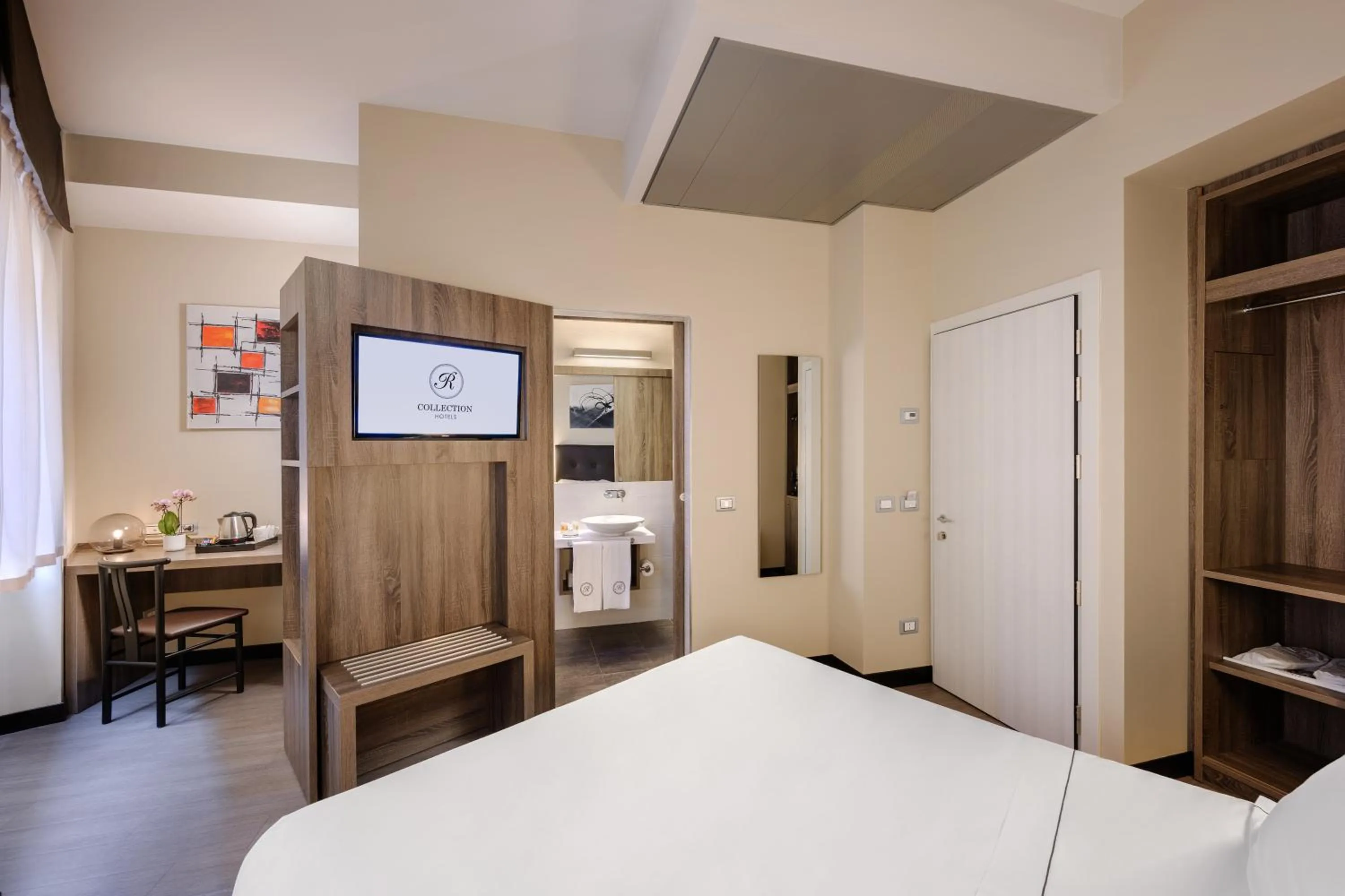 Bedroom, Bed in Hotel Mentana, by R Collection Hotels