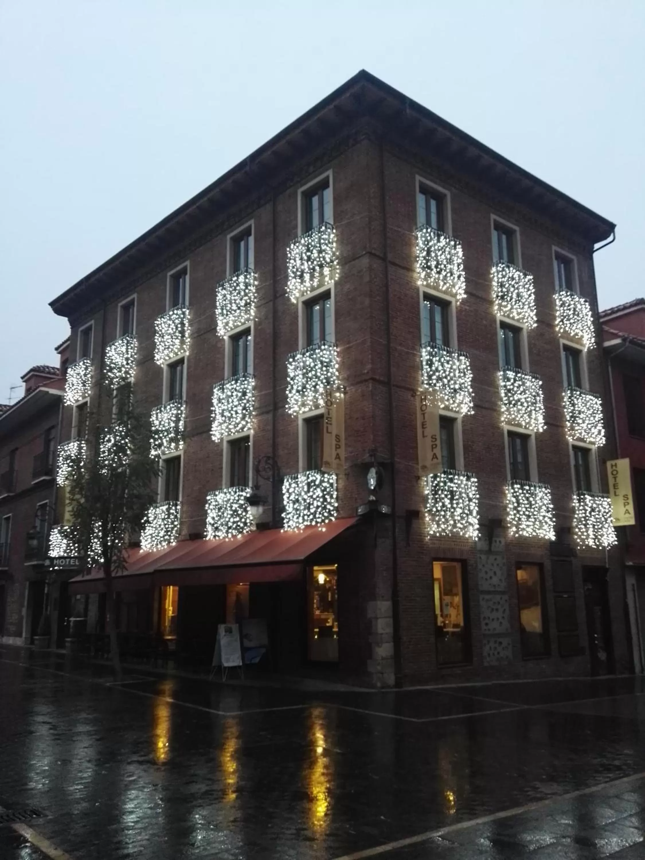 Property building in Hotel Spa QH Centro León