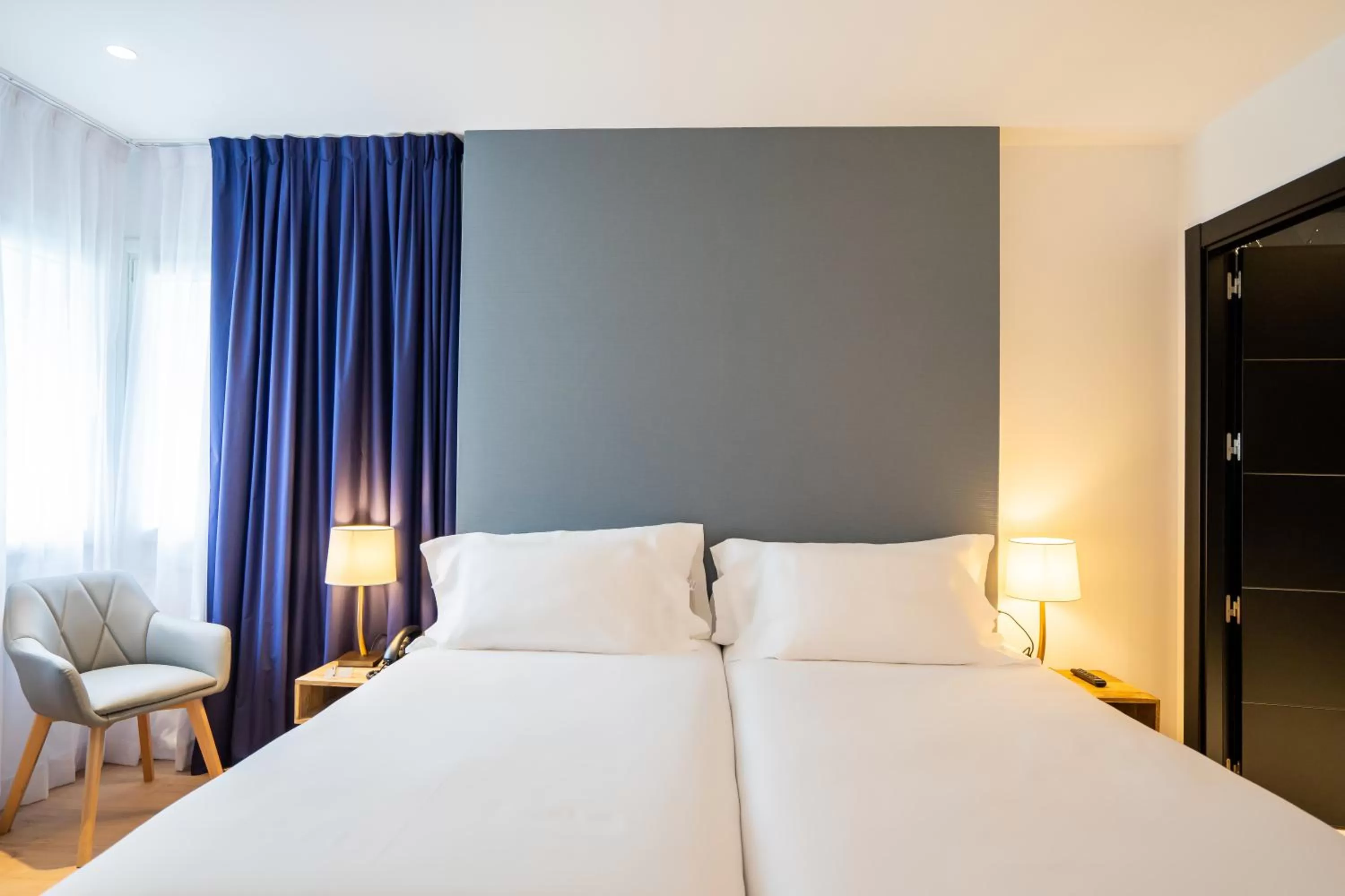 Bed in abba Apartments Playa de Gros San Sebastián