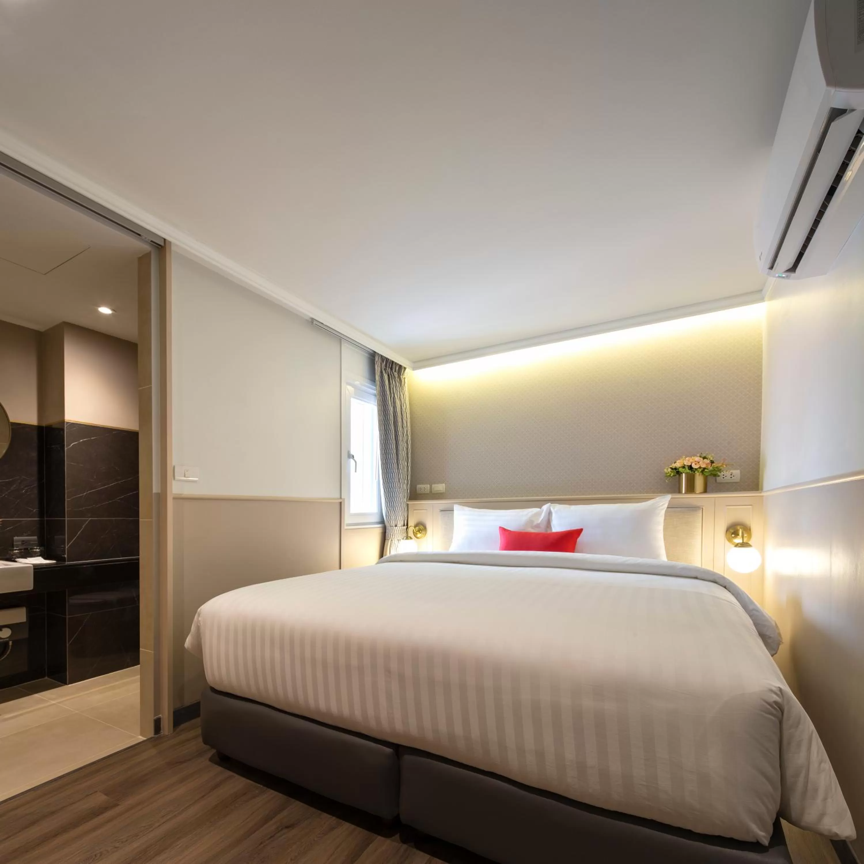 Bed in The Mulberry Bangkok Khaosan Road