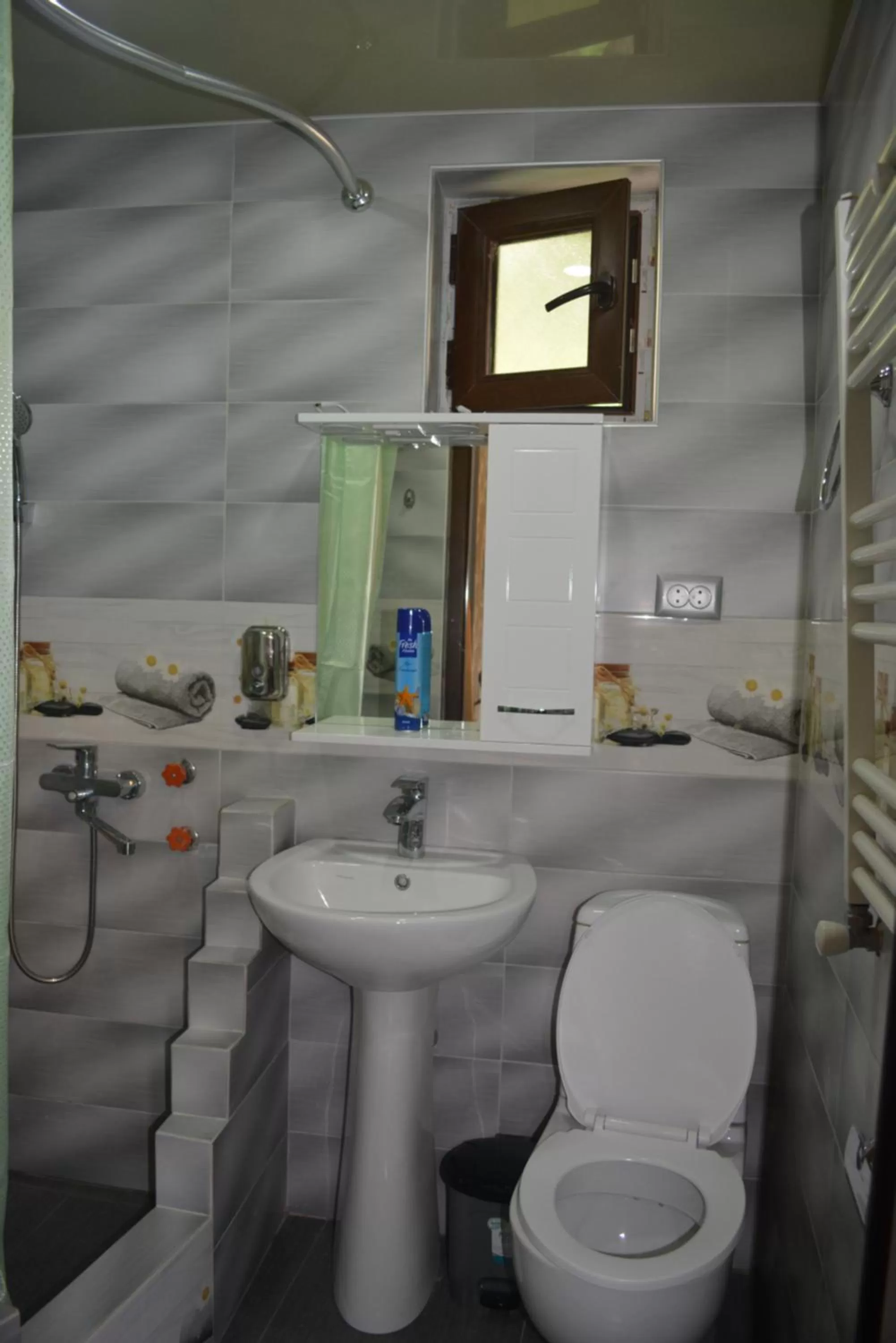 Shower, Bathroom in Golden Way