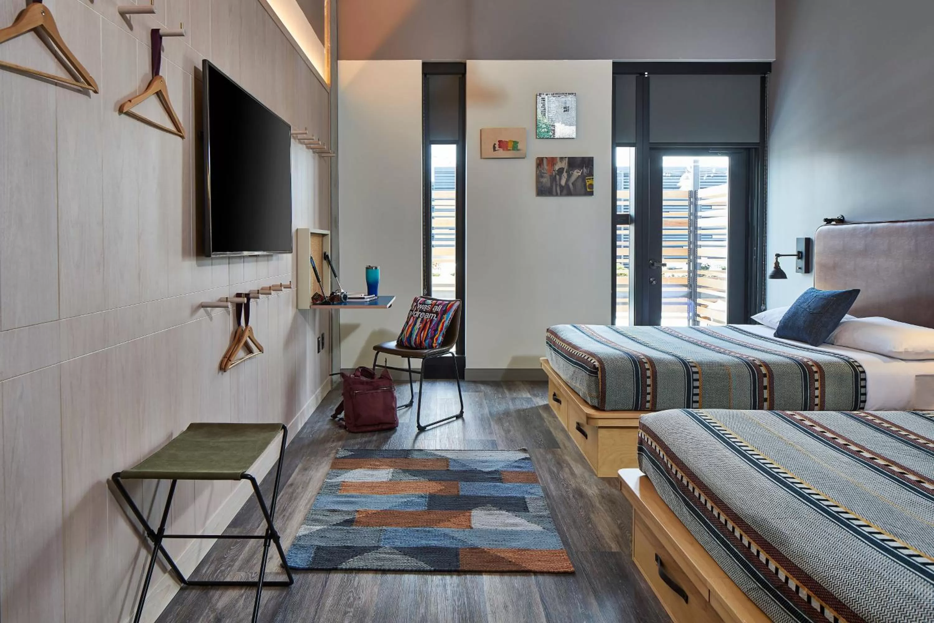 Photo of the whole room, Bed in Moxy Columbus Short North