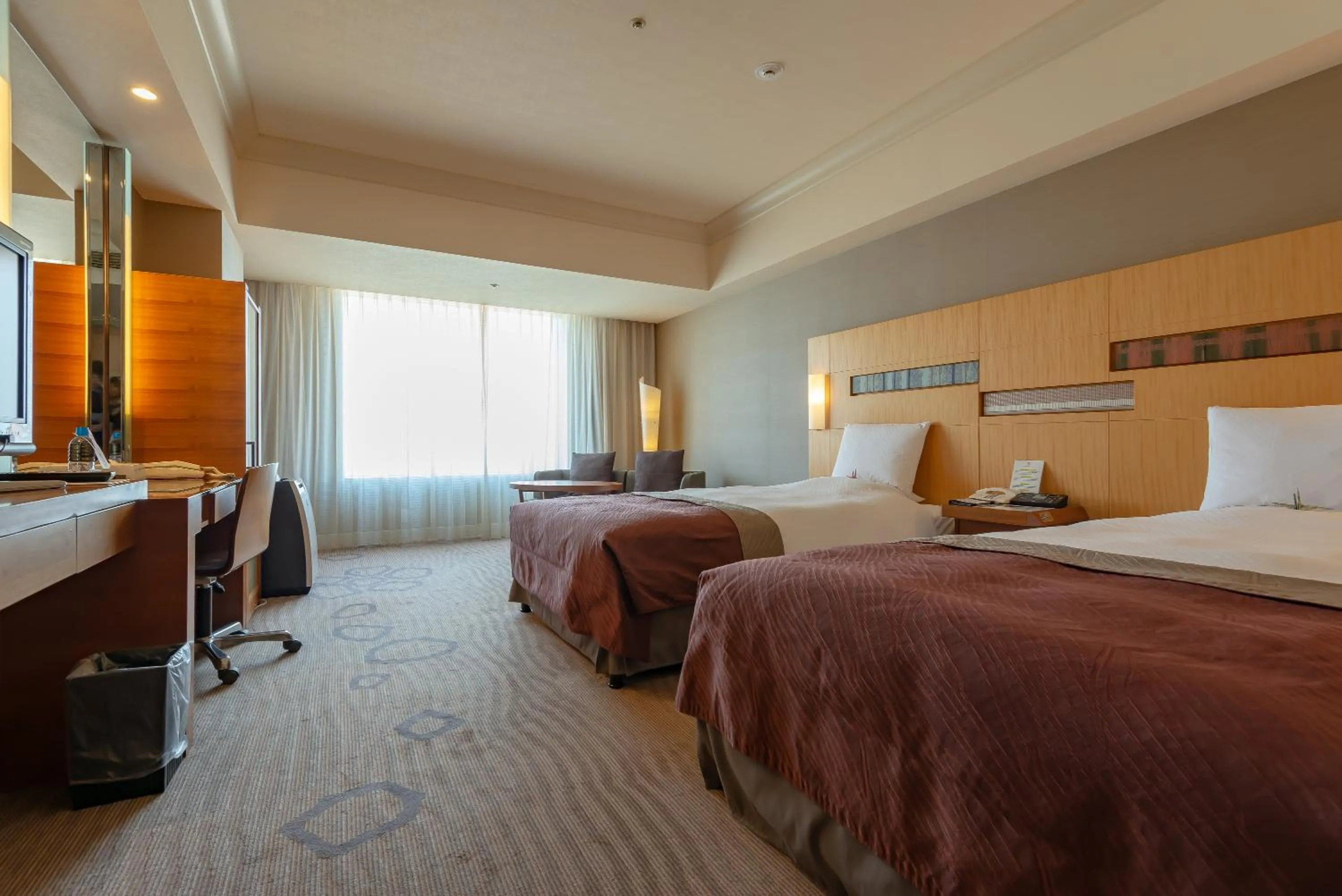 Photo of the whole room, Bed in Hotel Okura Fukuoka