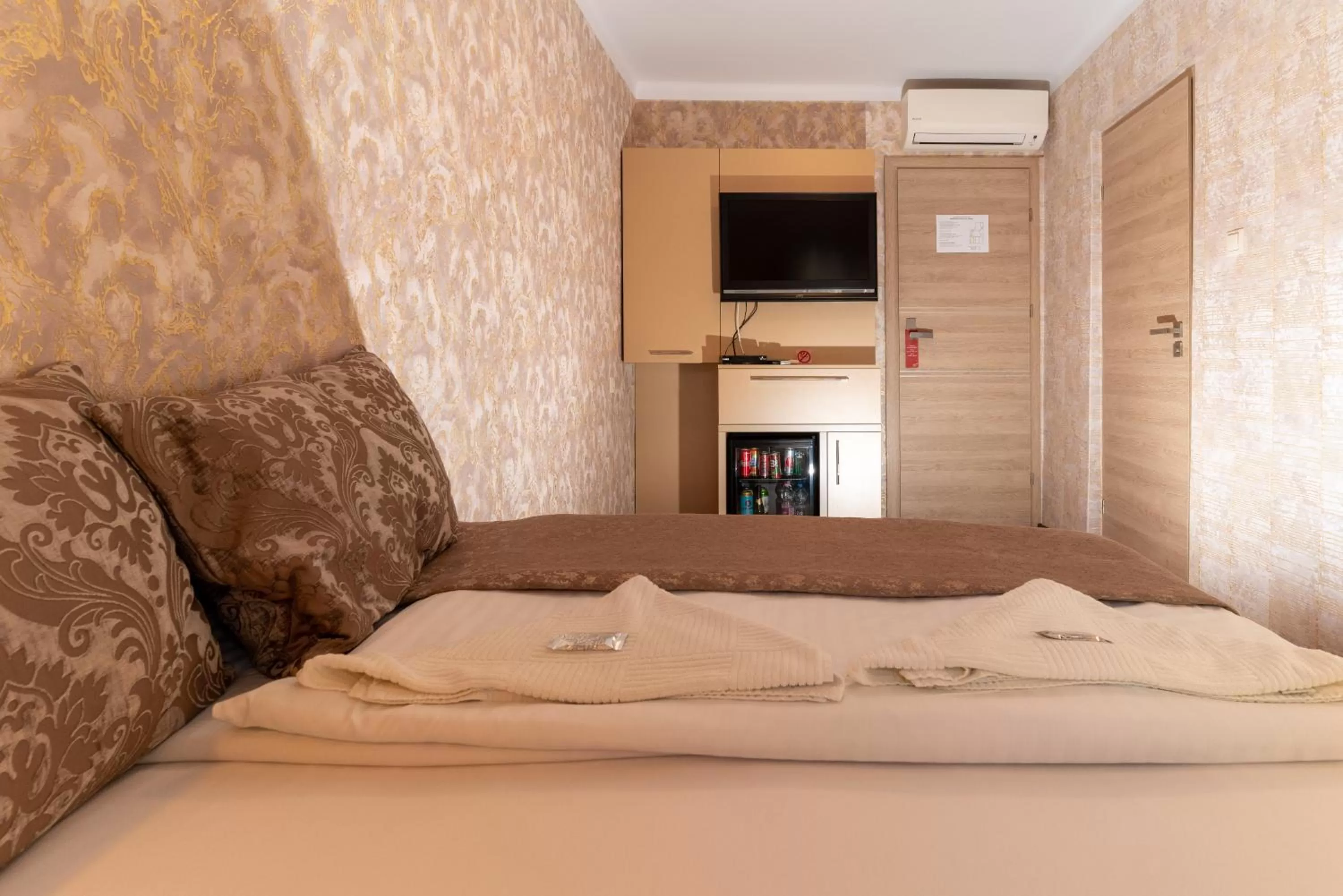 Bed in Teátrum Boutique Hotel