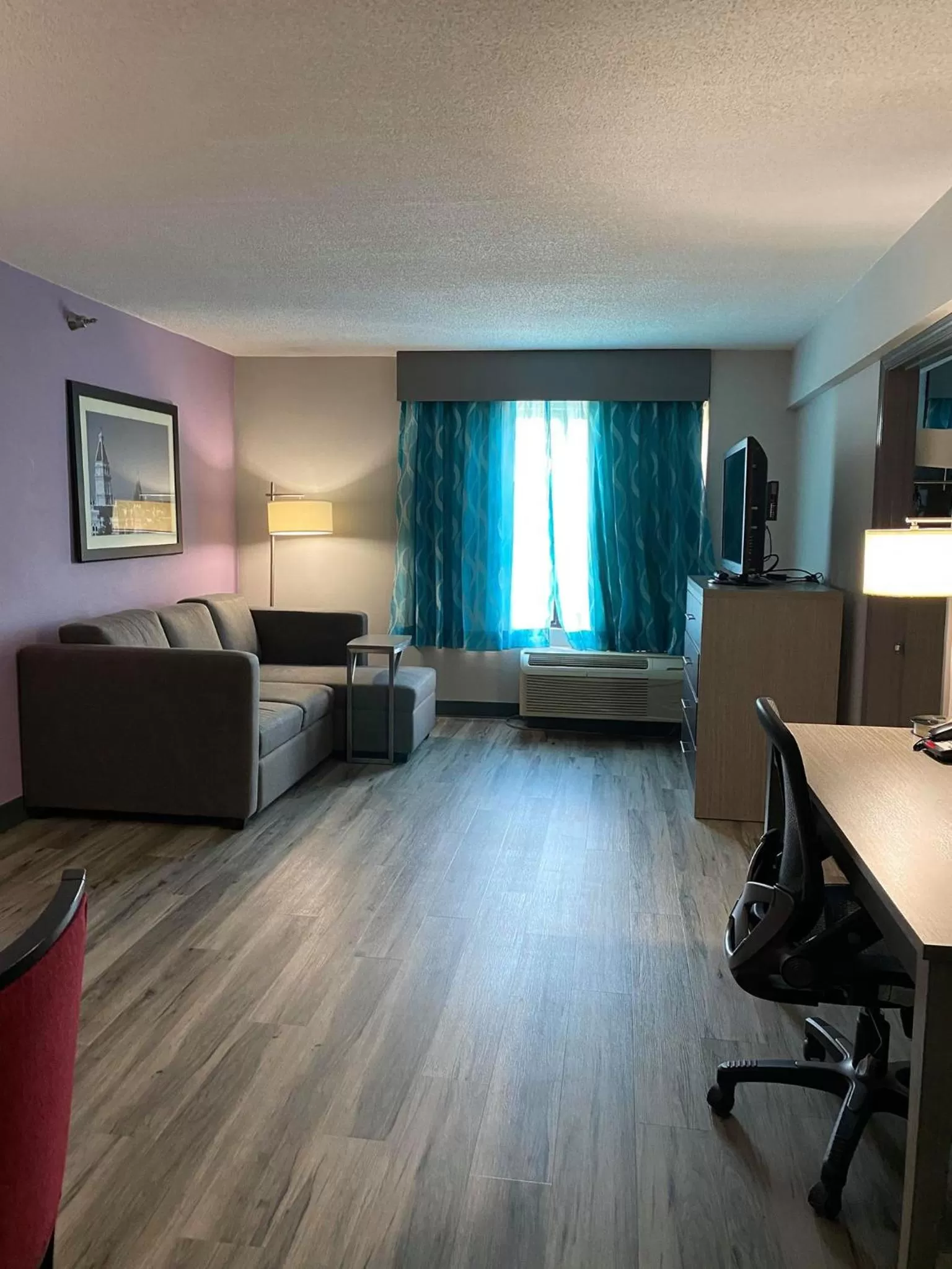 Living room, Bed in La Quinta by Wyndham Clarksville