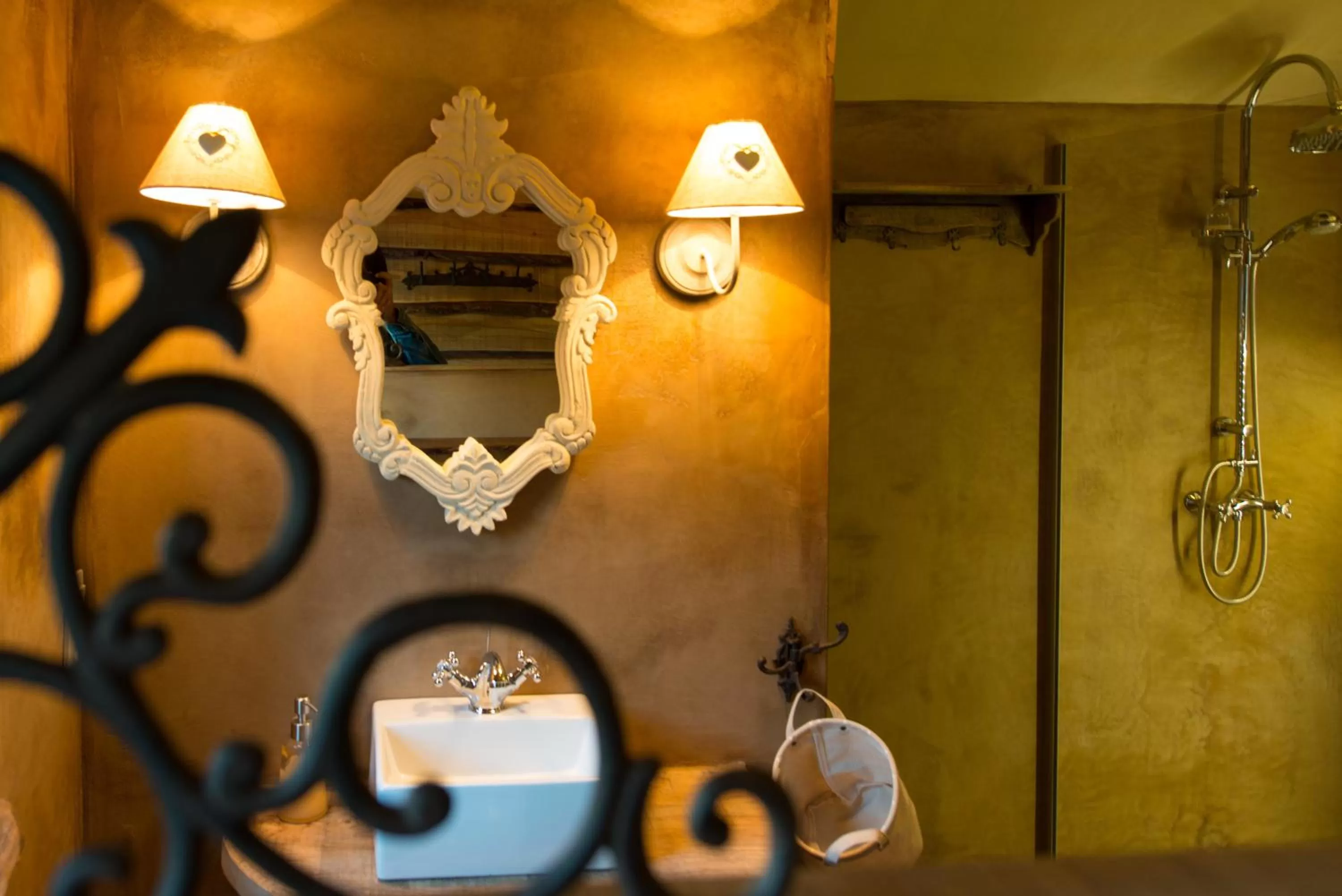 Shower, Bathroom in Les Chambres du Vivier, chambres d'hôtes et gîte - à 100m -