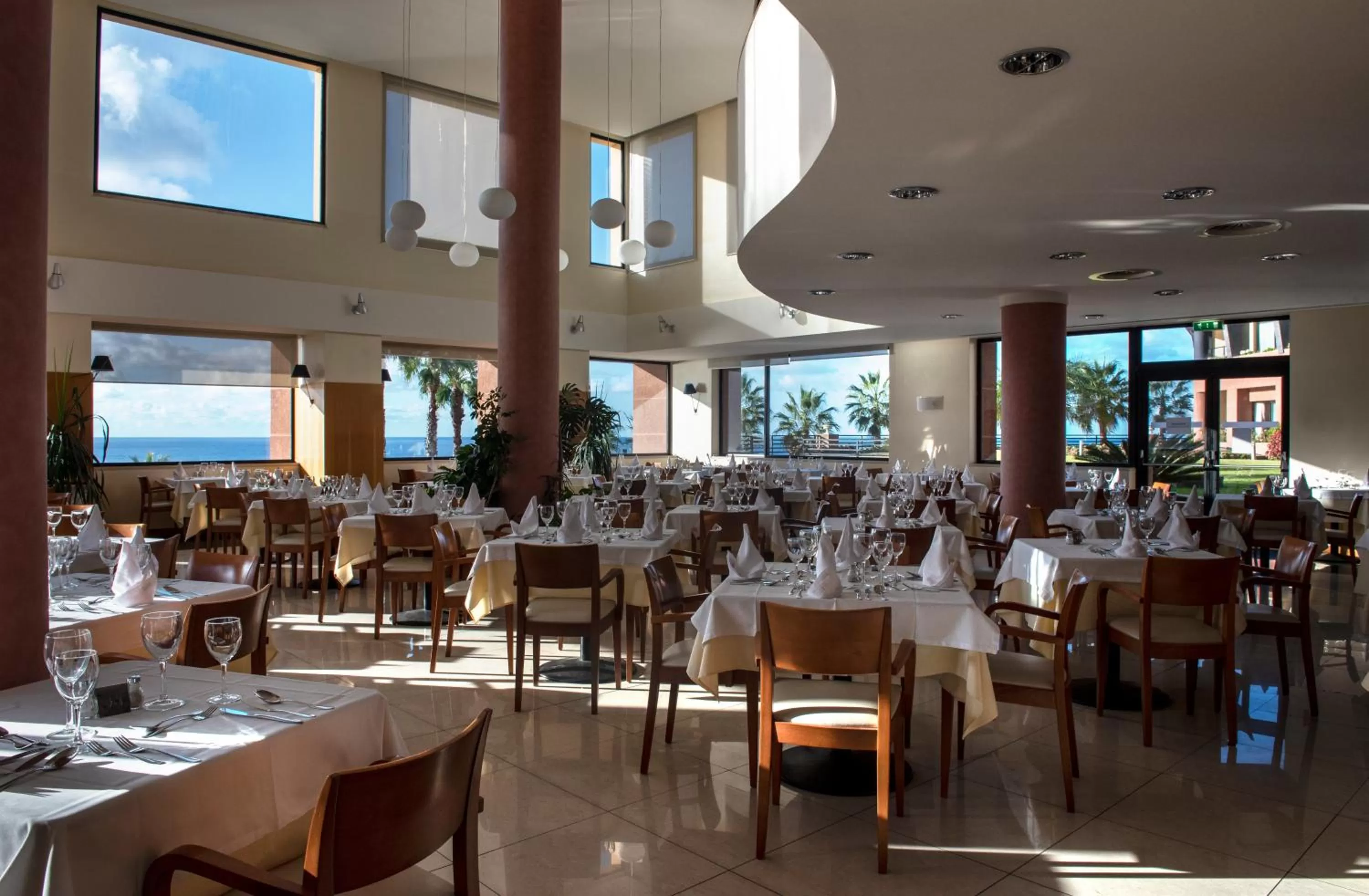 Restaurant/places to eat in Monte Mar Palace Hotel