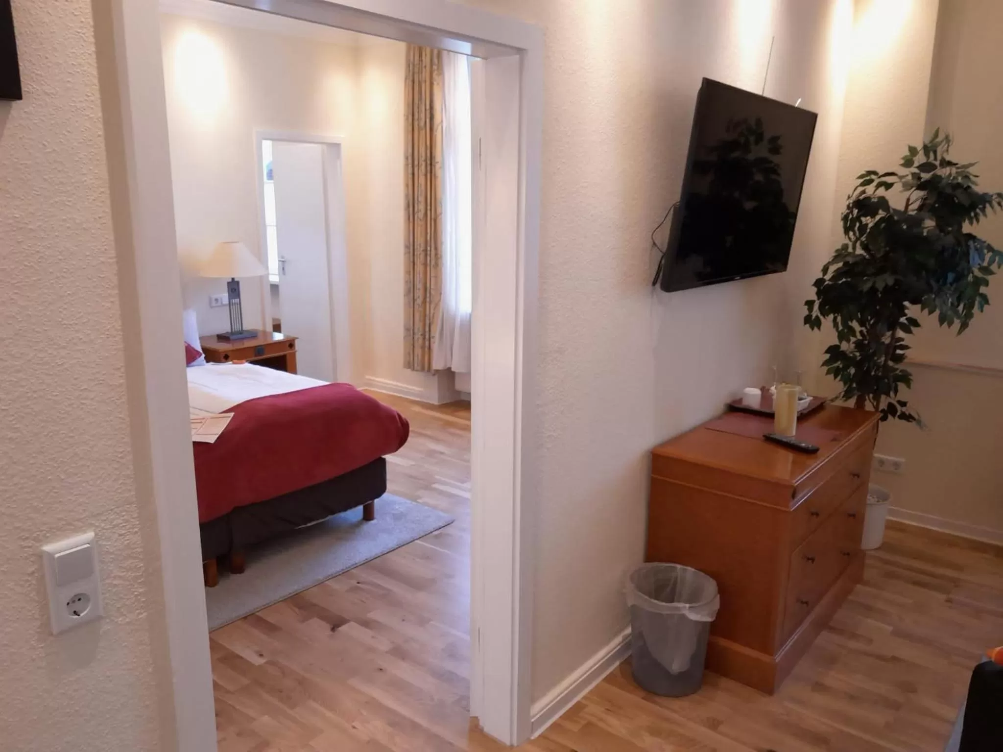 Photo of the whole room, Bed in Schlosshotel Domäne Walberberg