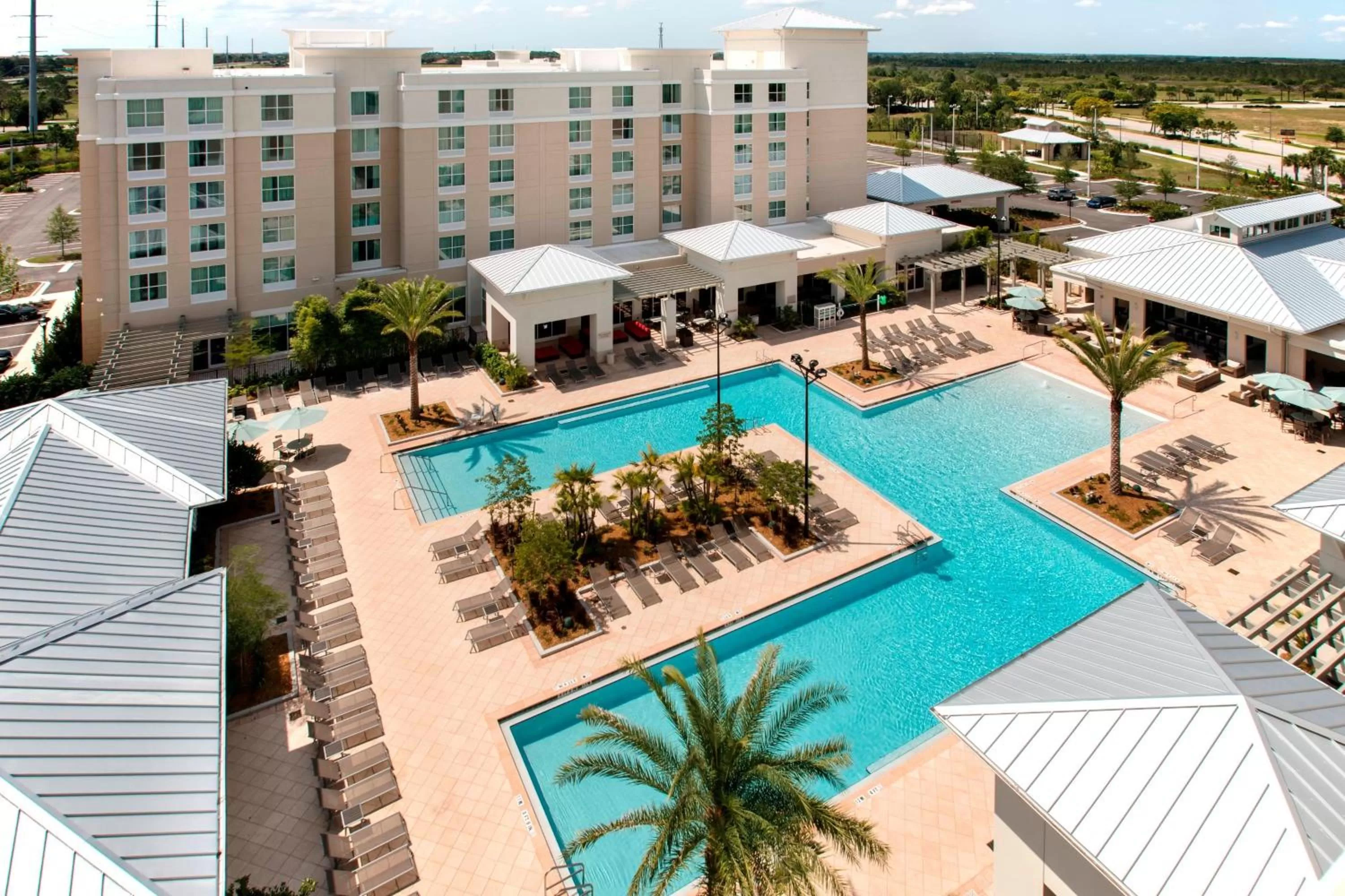 Swimming pool in SpringHill Suites by Marriott Orlando at FLAMINGO CROSSINGS Town Center-Western Entrance